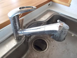 相模原市 キッチン水栓交換およびクリーニング工事