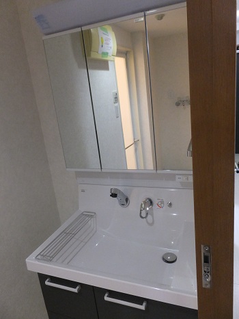 LG洗面化粧台後2