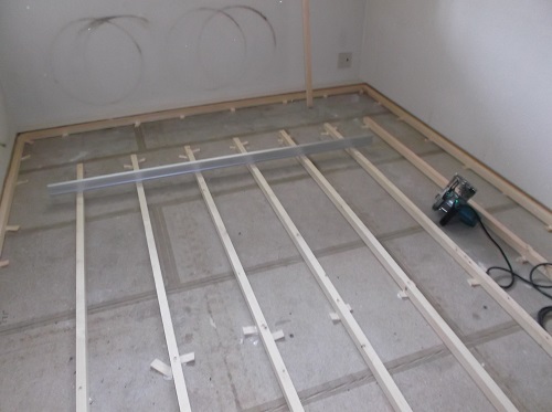 床レベル調整 (1)