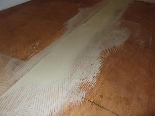 継ぎ目パテ塗り