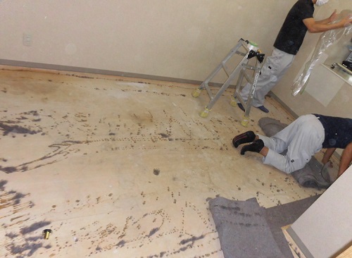 カーペット剥がし (3)