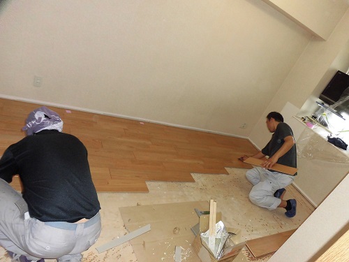 フローリング貼り (1)