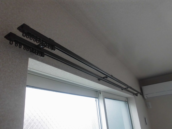 カーテンレール後