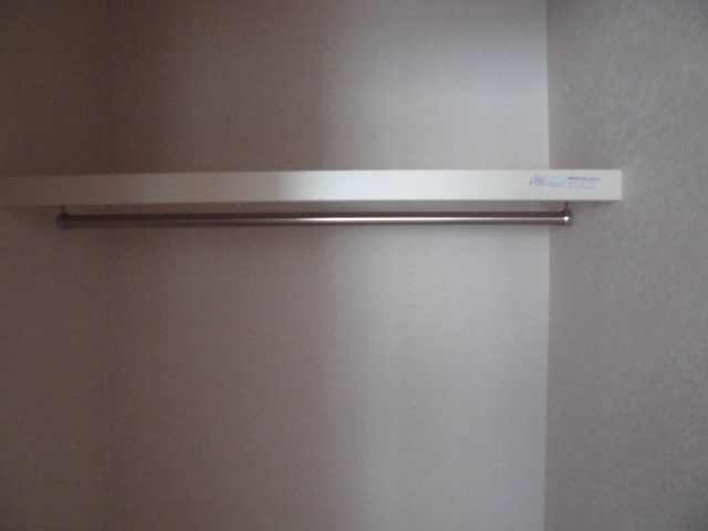 ハンガーパイプ前