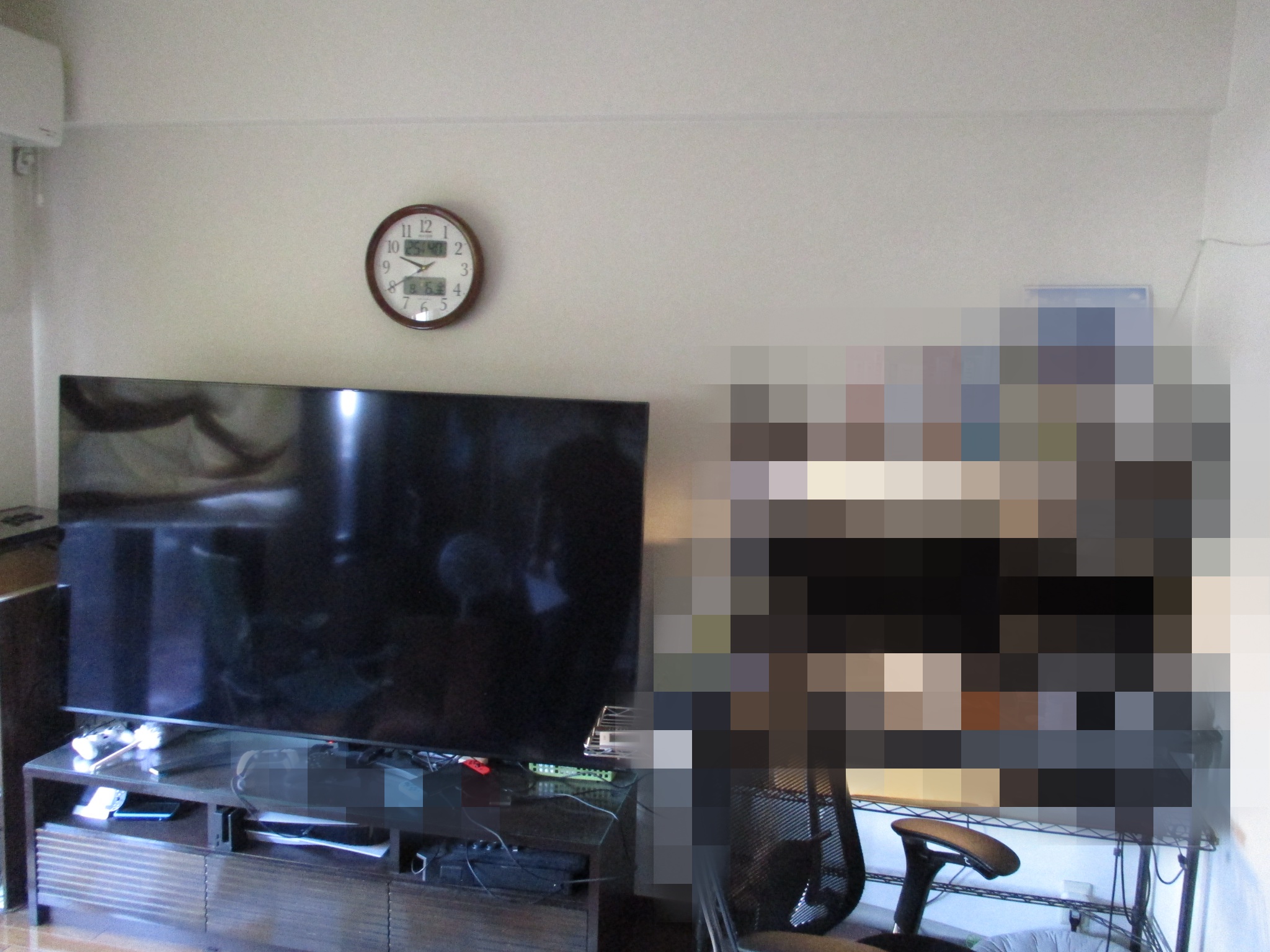 テレビ壁掛け工事施工前 テレビボードへの設置状況