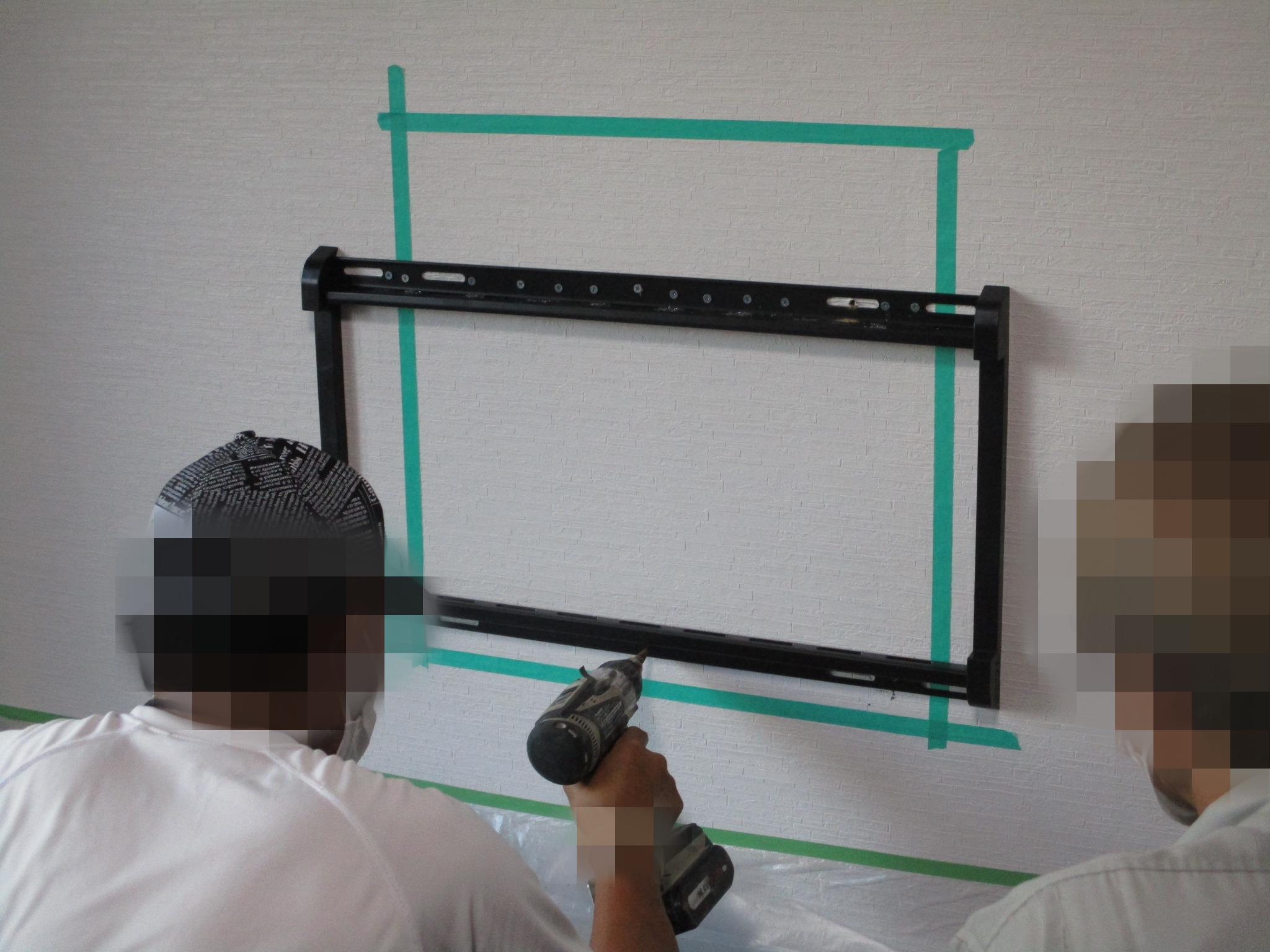 テレビ壁掛け工事 壁掛け金具のベース設置