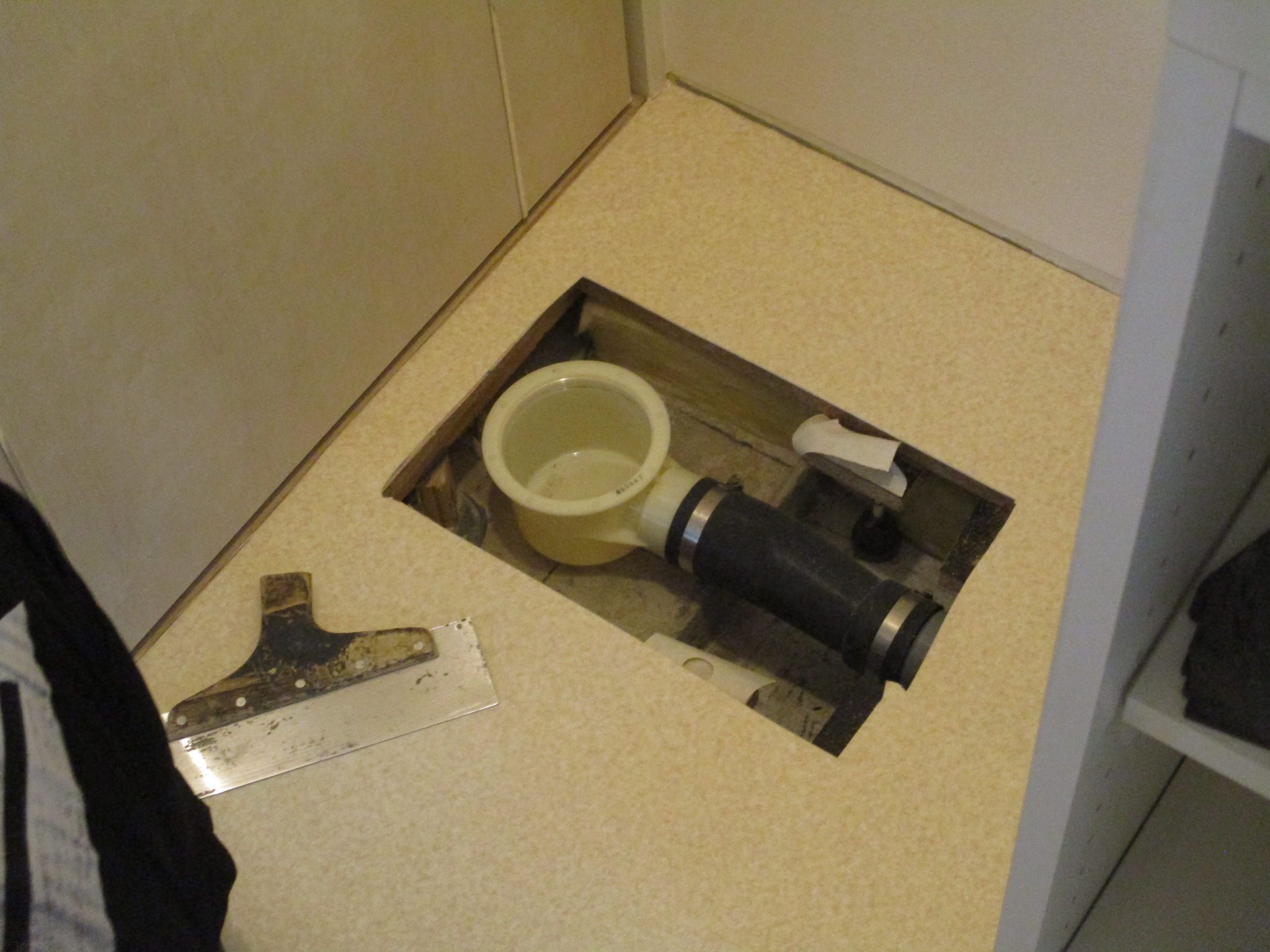 洗面所リフォーム作業中 クッションフロア張り替え途中