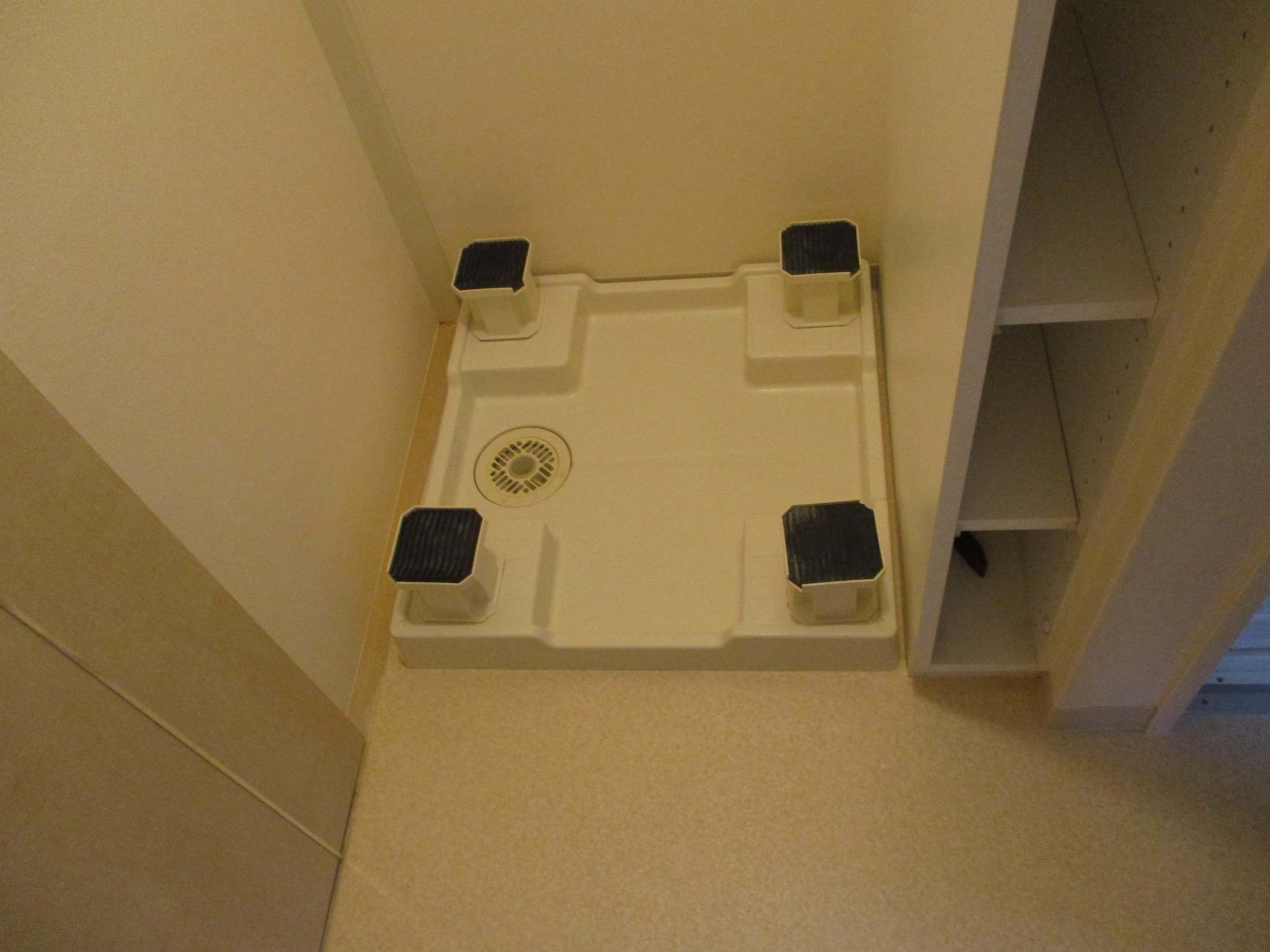 洗面所リフォーム施工後 床のクッションフロア