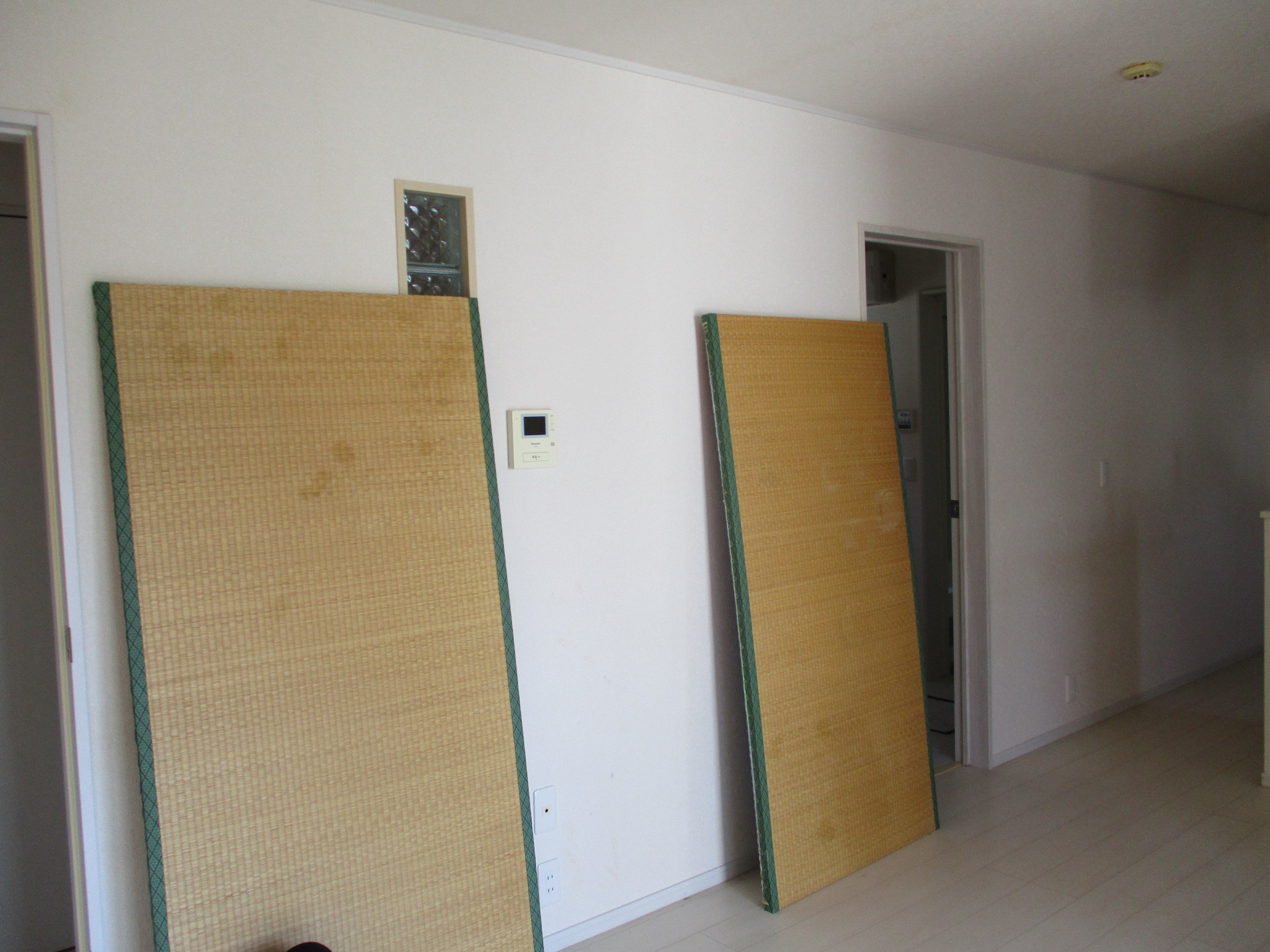 畳 新調 施工前 日焼け シミ