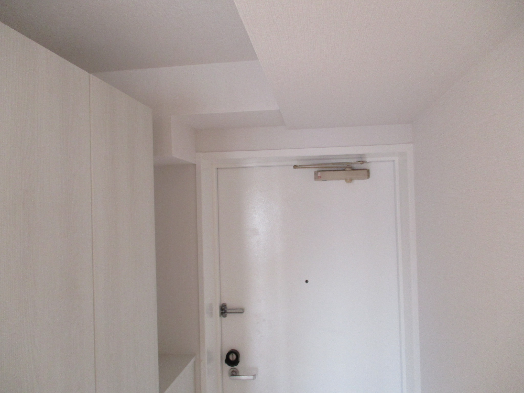 玄関ドア シート貼り 施工後 ホワイト系