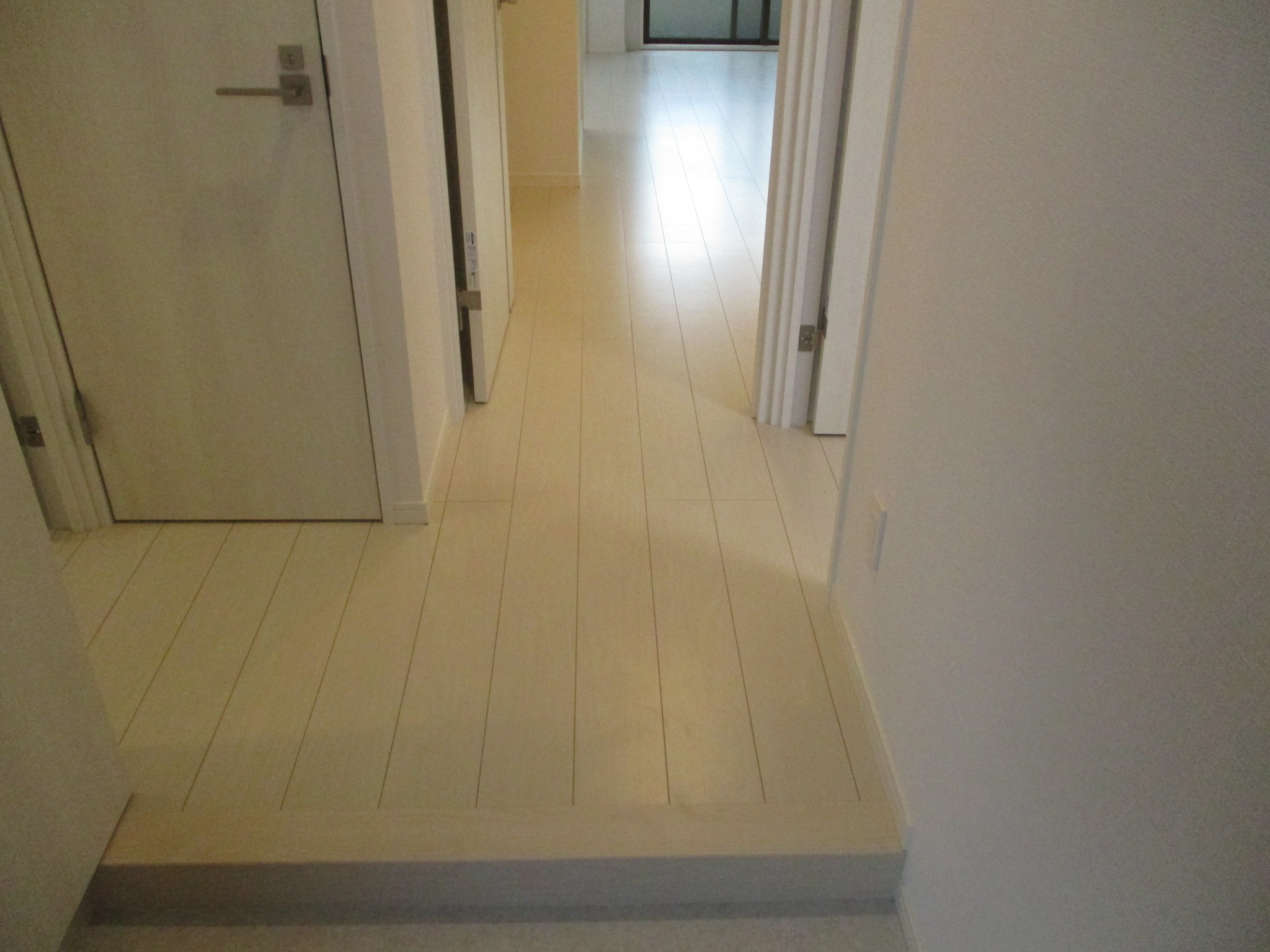 ノダ Jネクシオ アッシュ柄ホワイト フローリング 施工後