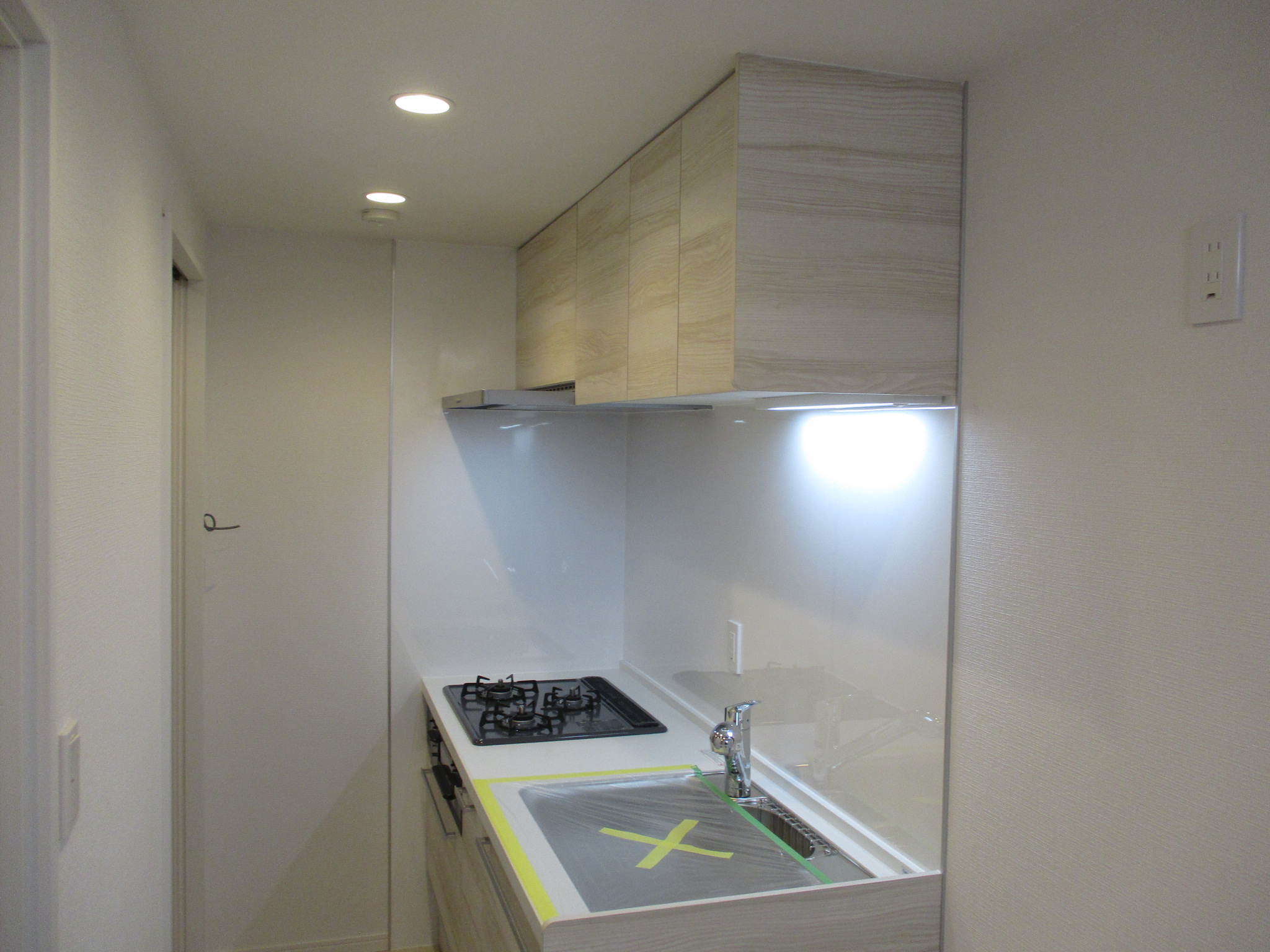 玄関 キッチン廻り クロス張替え後 真っ白