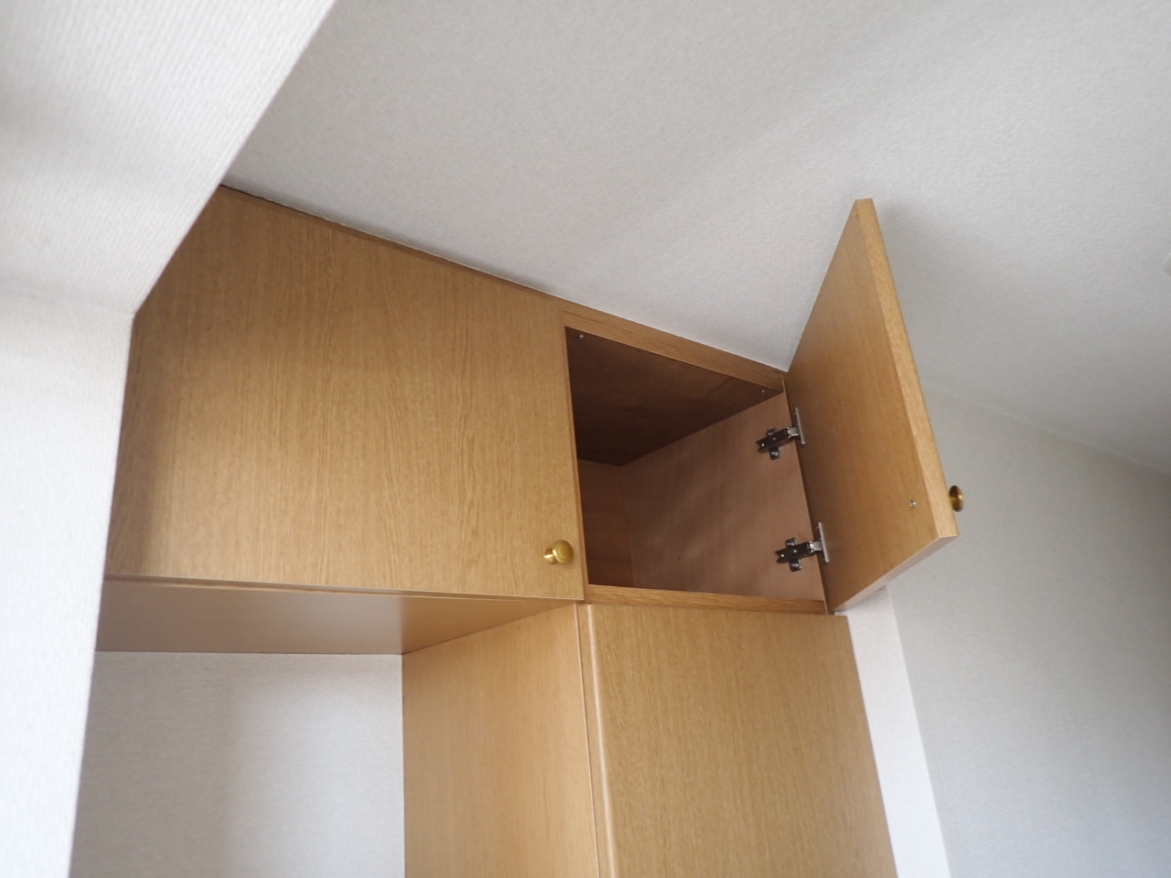 玄関収納交換 施工前 全体