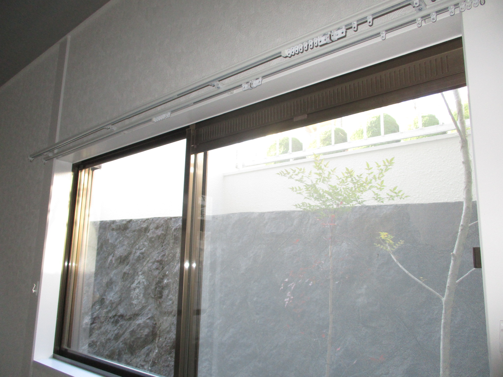 ホワイト カーテンレール 施工後 1