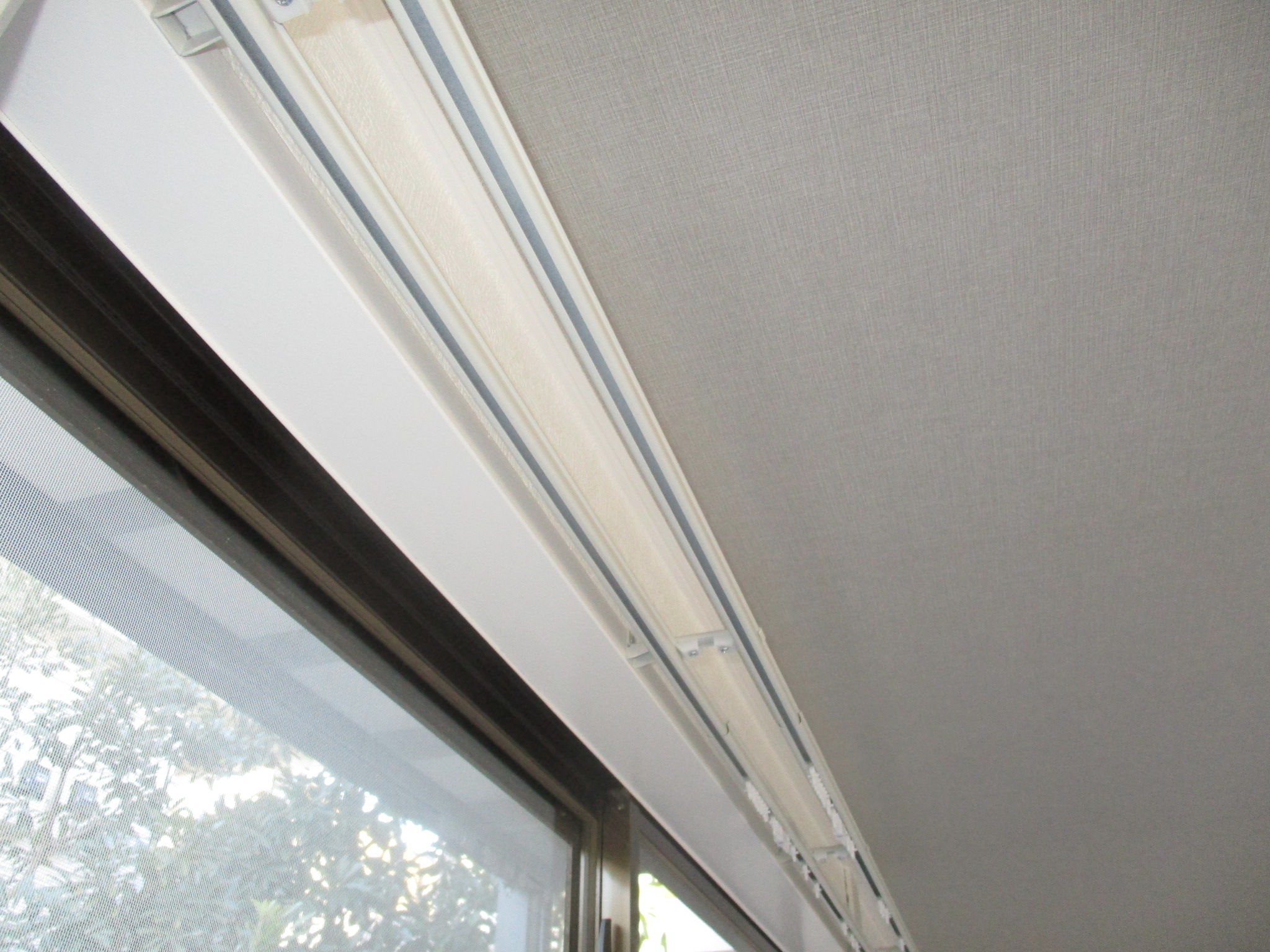 ホワイト カーテンレール 施工後 2