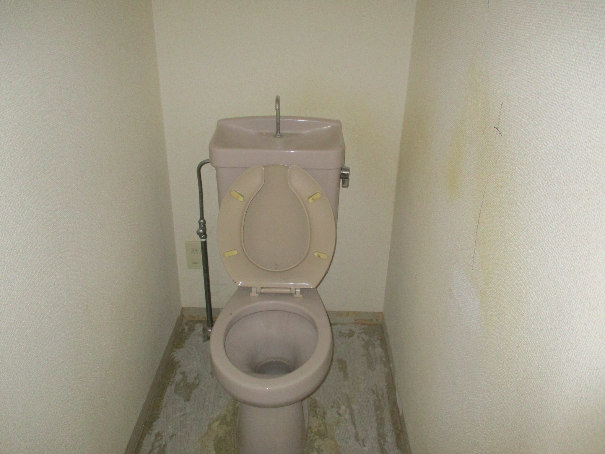 トイレリフォーム 床剥がし