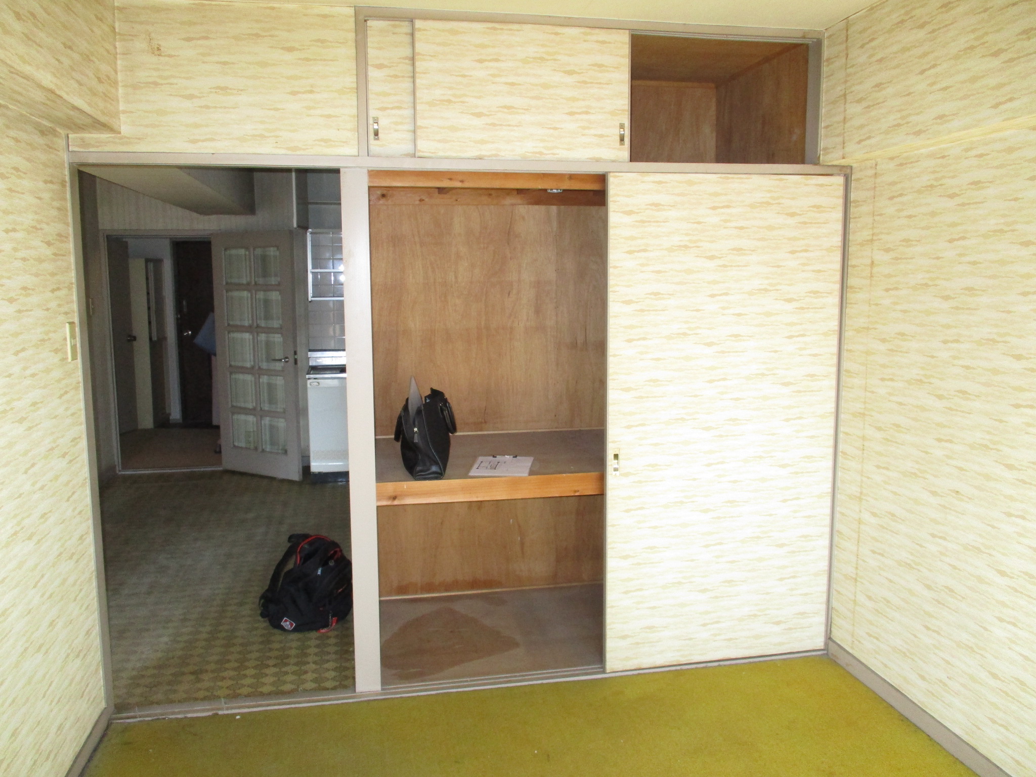 絨毯の下は畳 和室 施工前