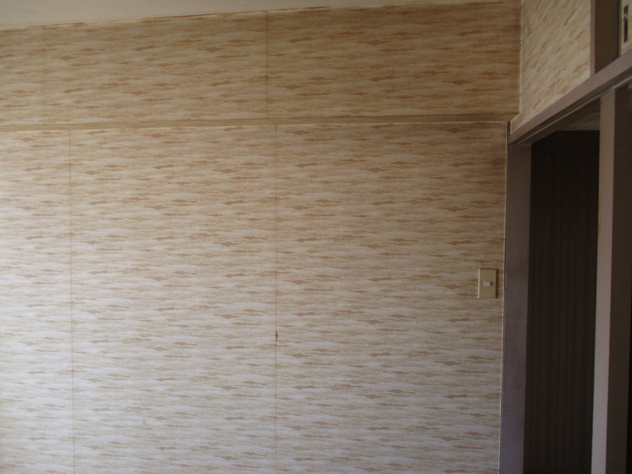 築41年 マンション 施工前 柄クロス 2