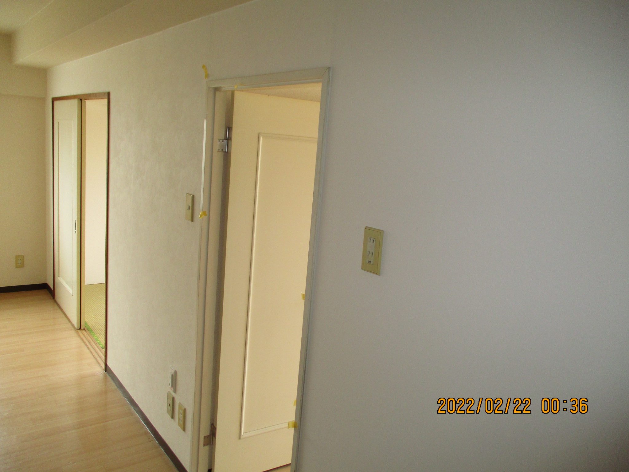 賃貸リフォーム クロス張替え前 窓面