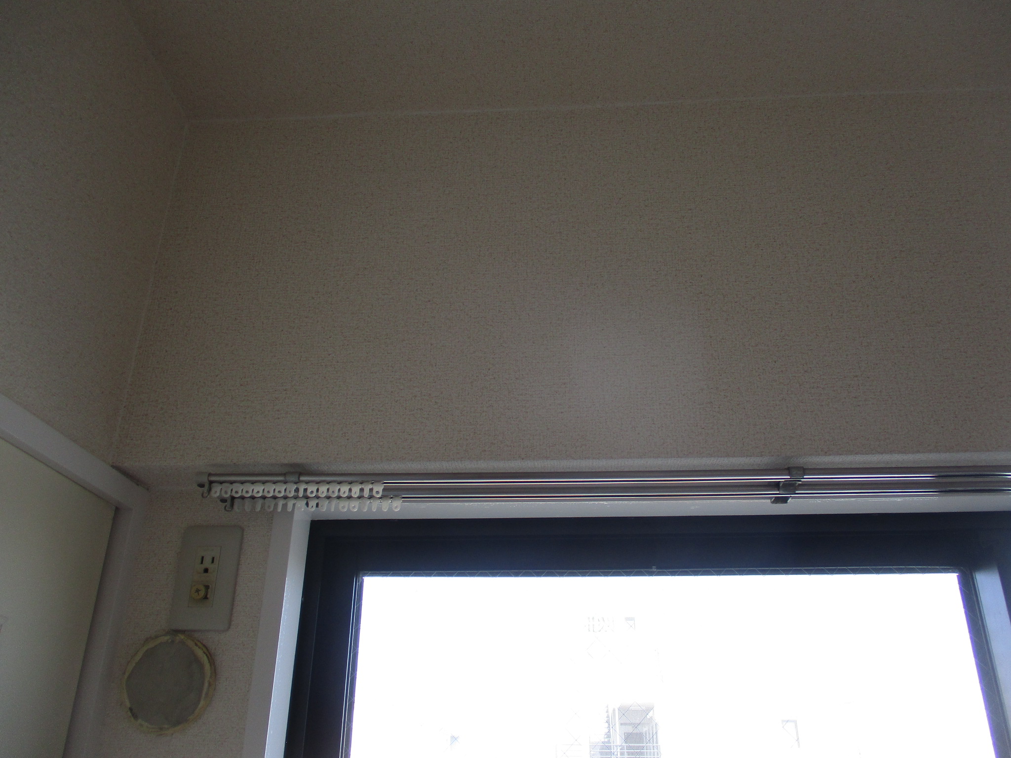 エアコン周り クロス張替え後 真っ白