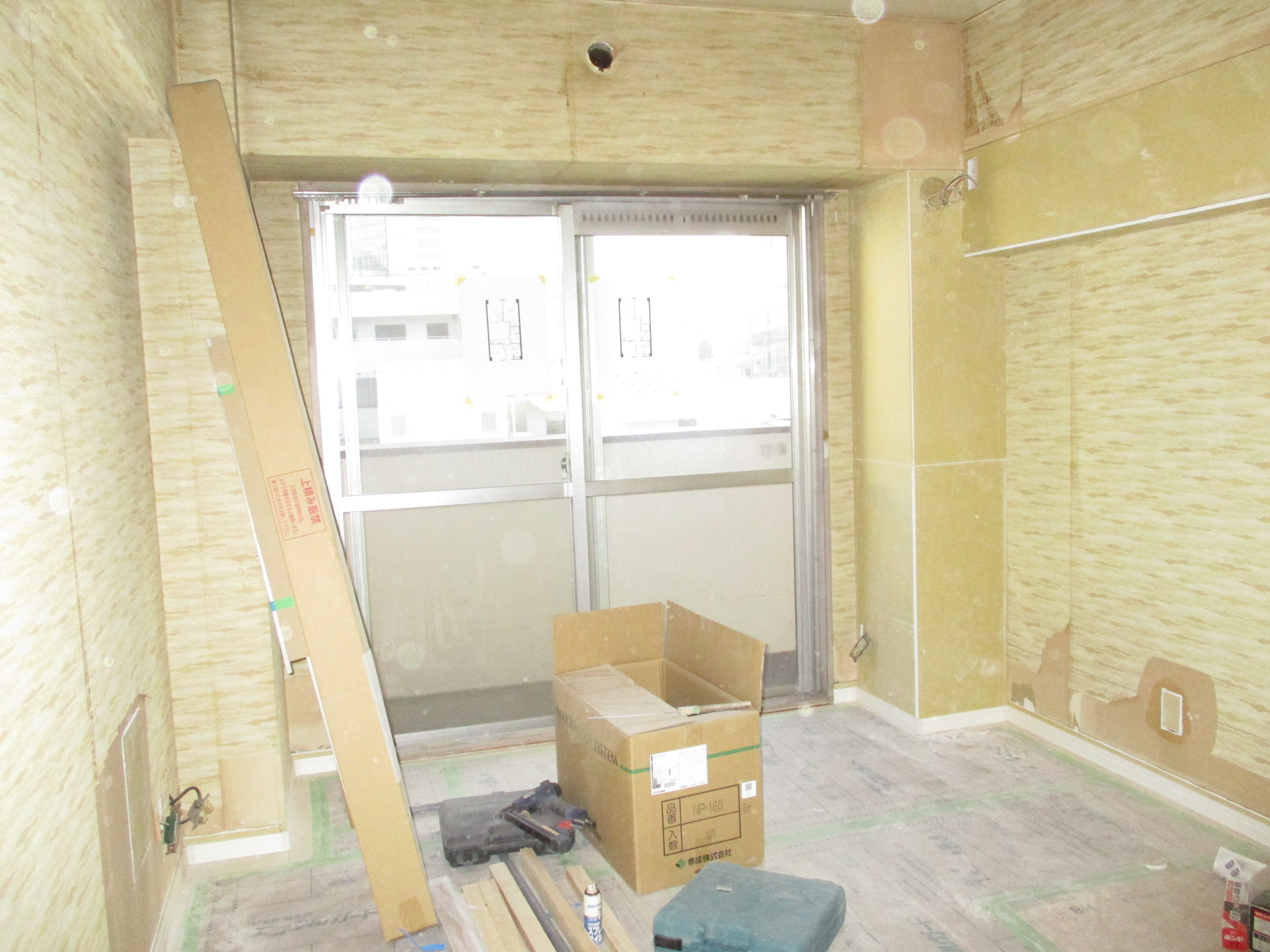 クロス剥がし 作業風景 1