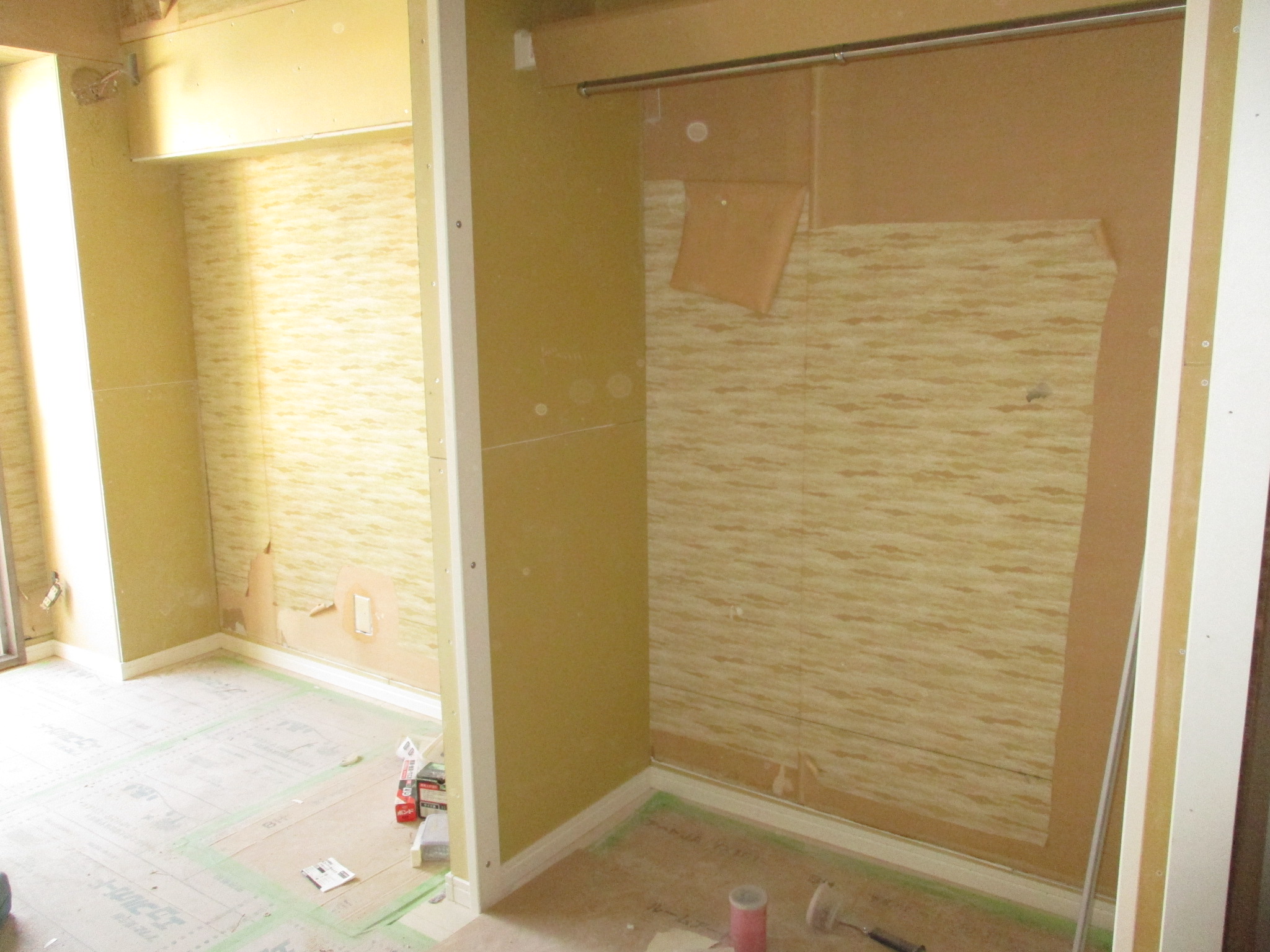 クロス剥がし 作業風景 2