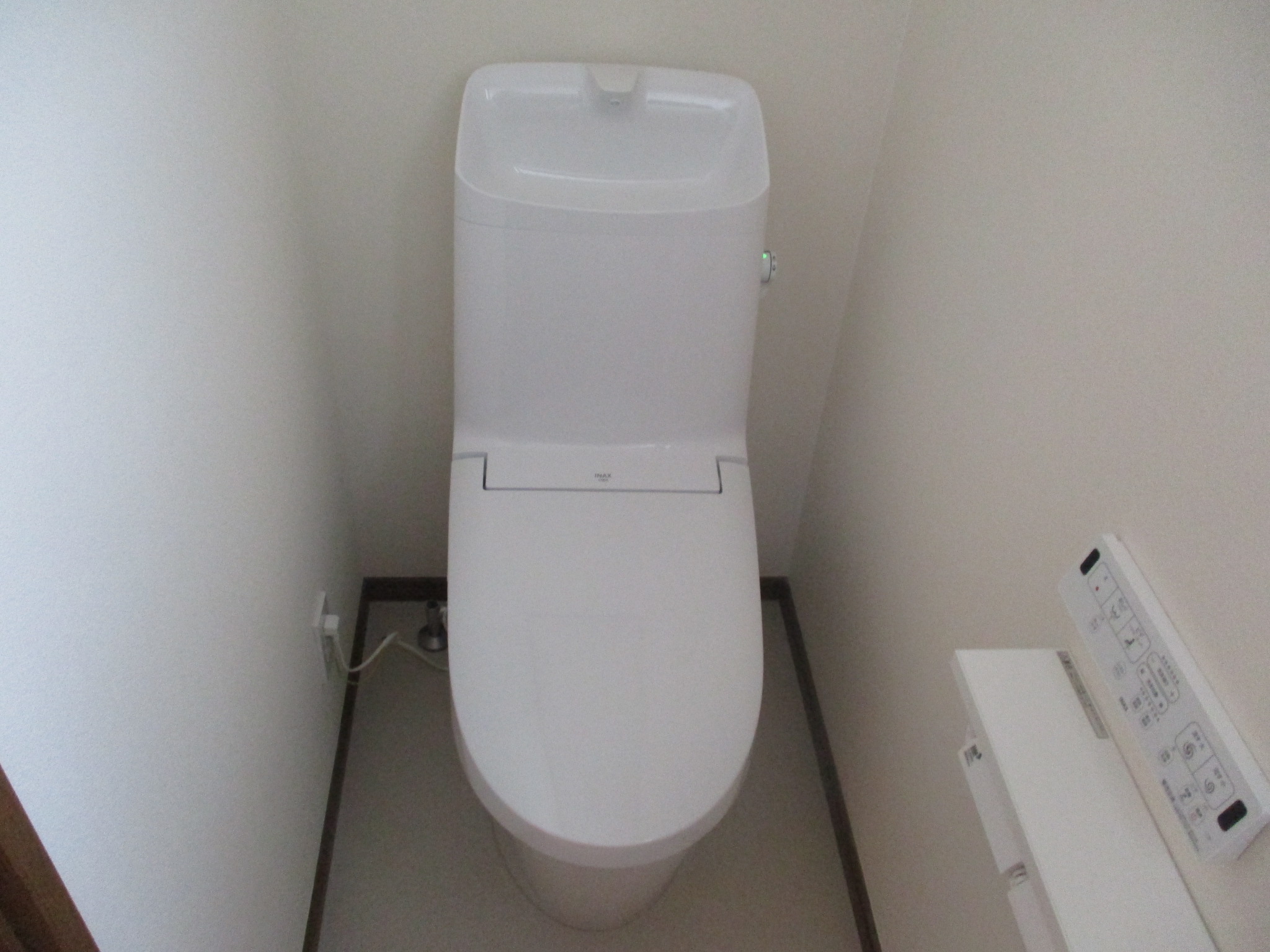 一体型トイレ 施工後 リクシル