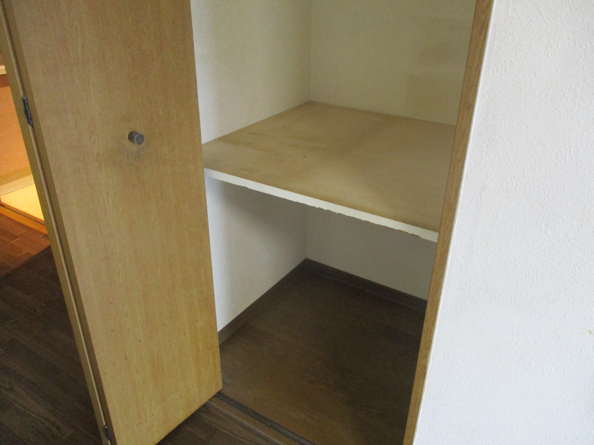 扉付き収納 施工前