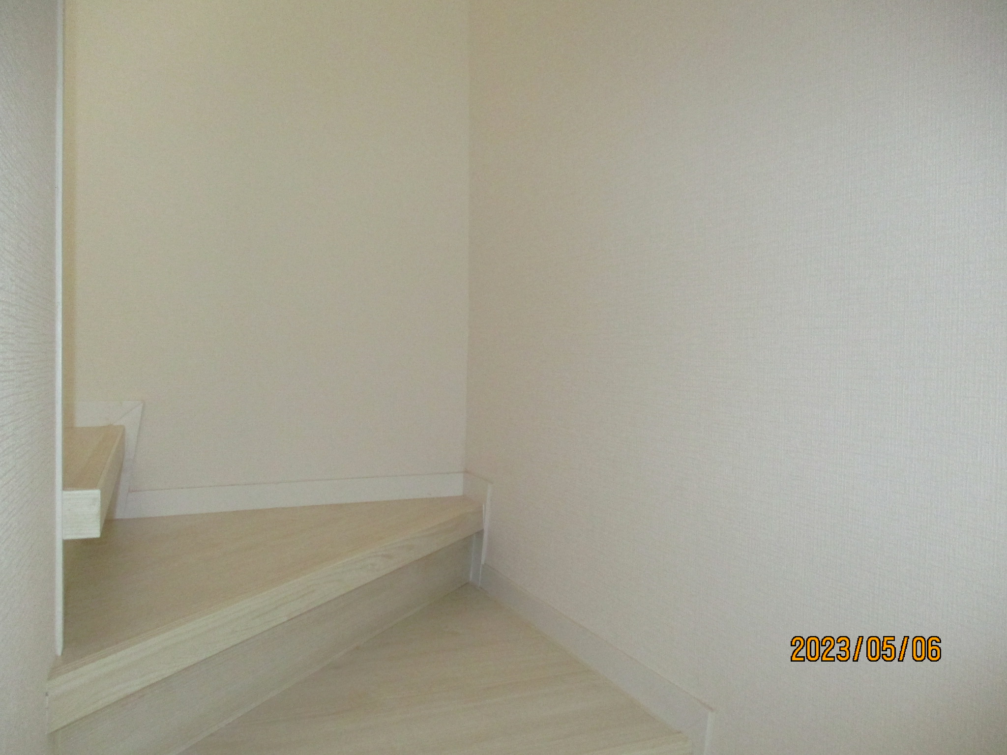 階段 手すりなし 施工前 1