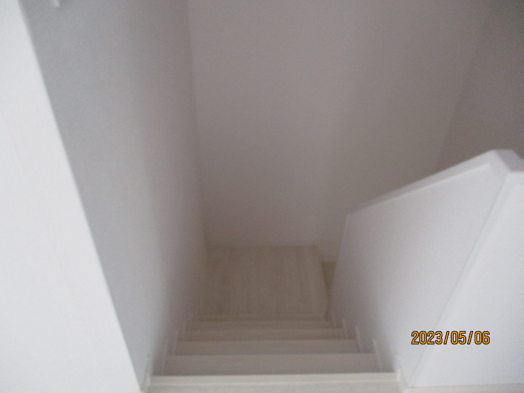 階段 手すりなし 施工前 2