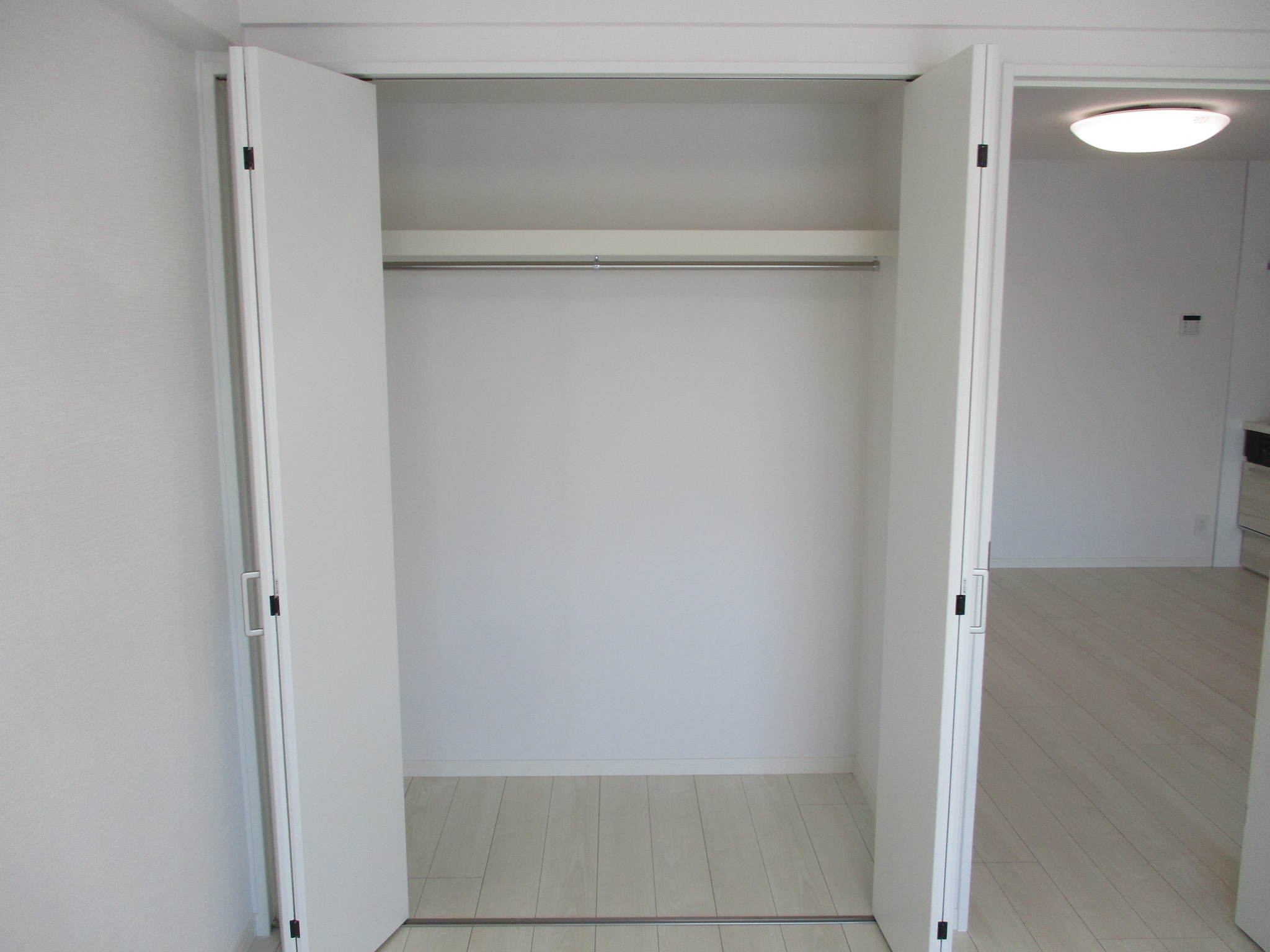 和室から洋室へ 施工後 クローゼット内部