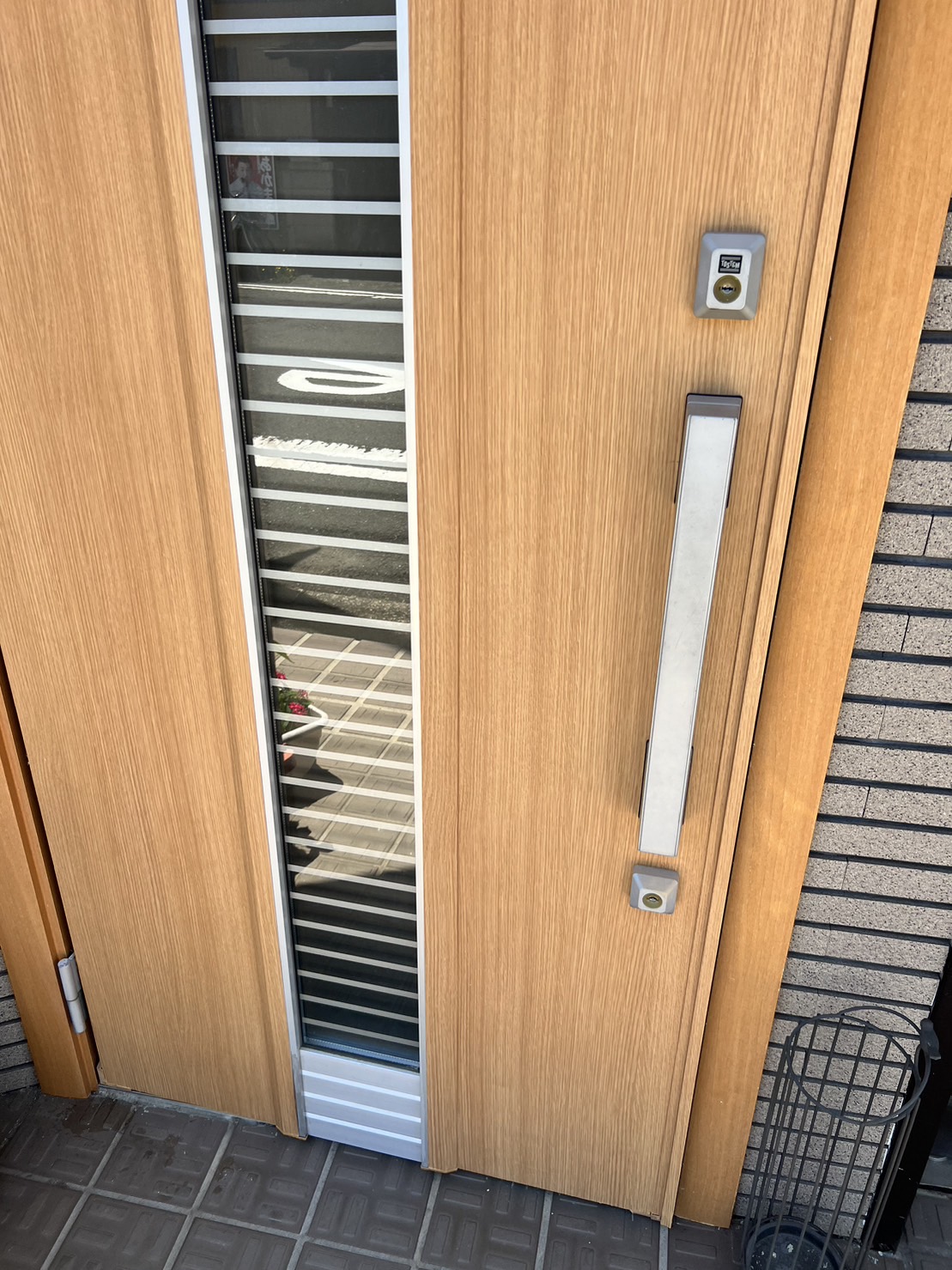 玄関ドア ダイノックシート 施工後