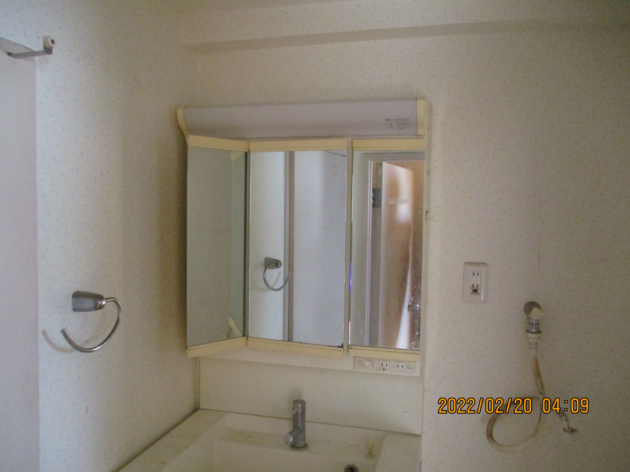 洗面台交換 施工前 アップ