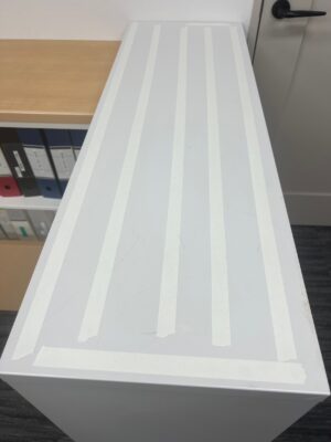 下駄箱 両面テープ固定