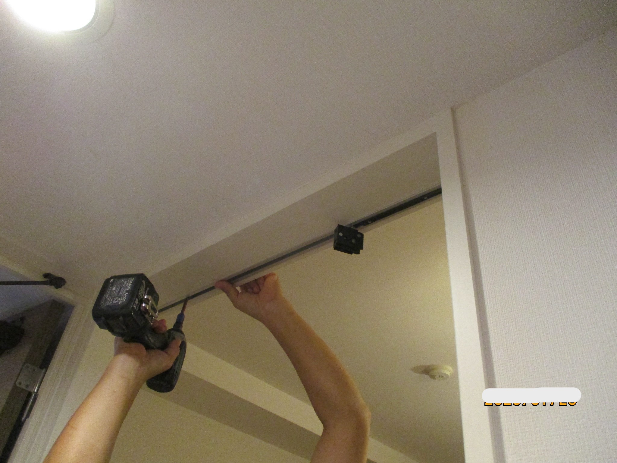 引戸 部品交換 作業