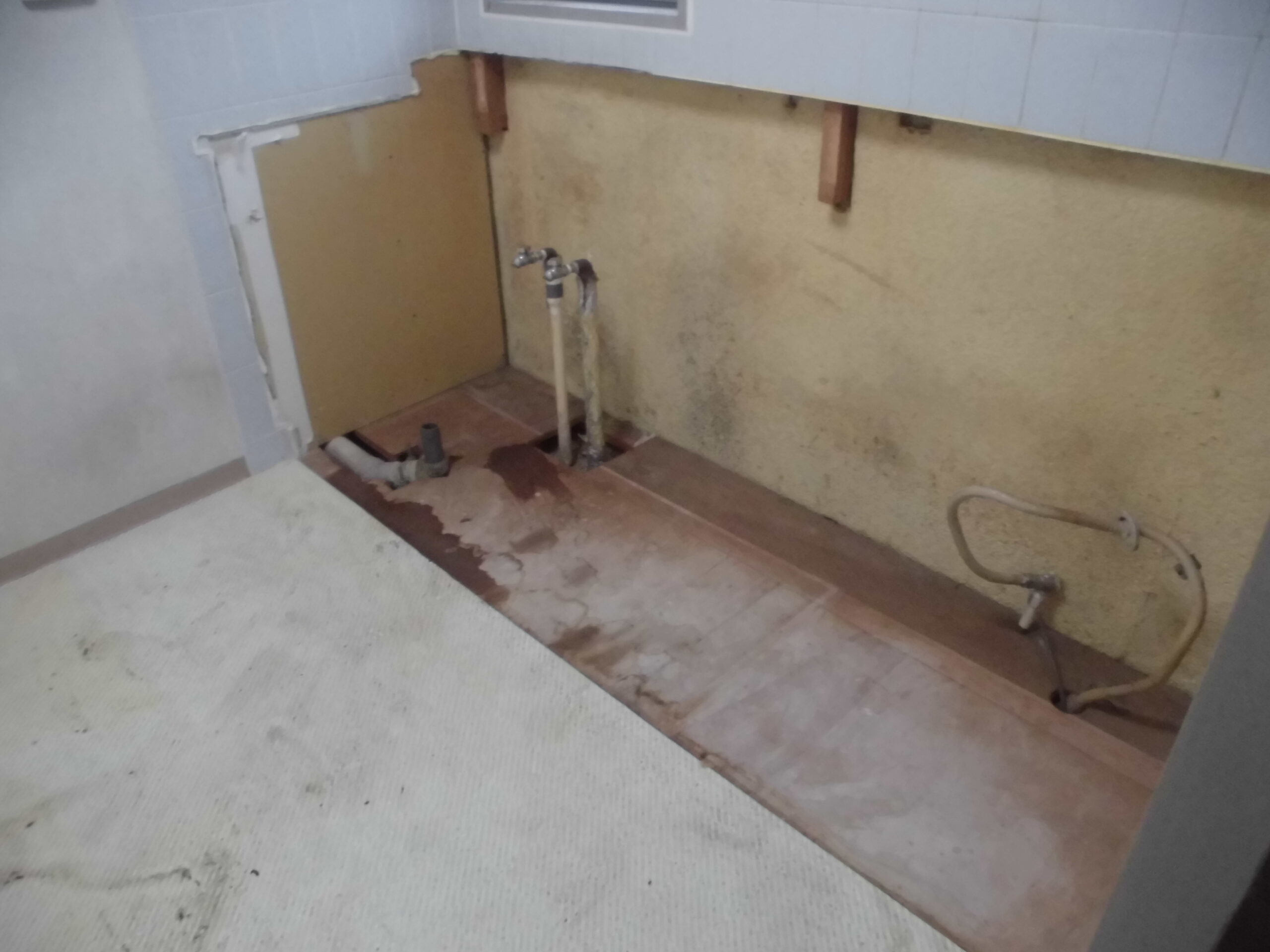 キッチンリノベーション 解体中