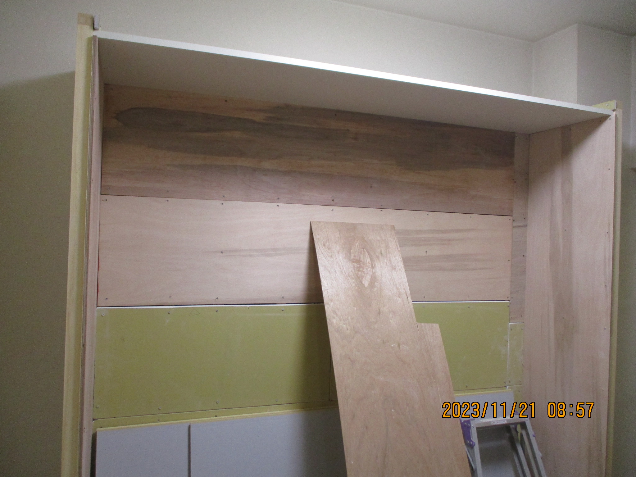 クローゼット 造作中