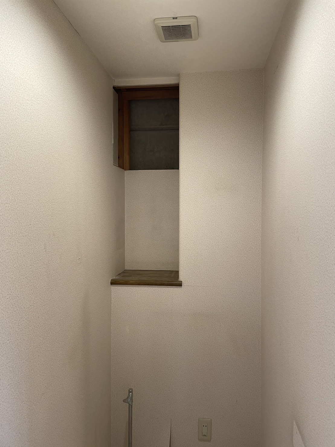 トイレリフォーム 施工中 棚造作