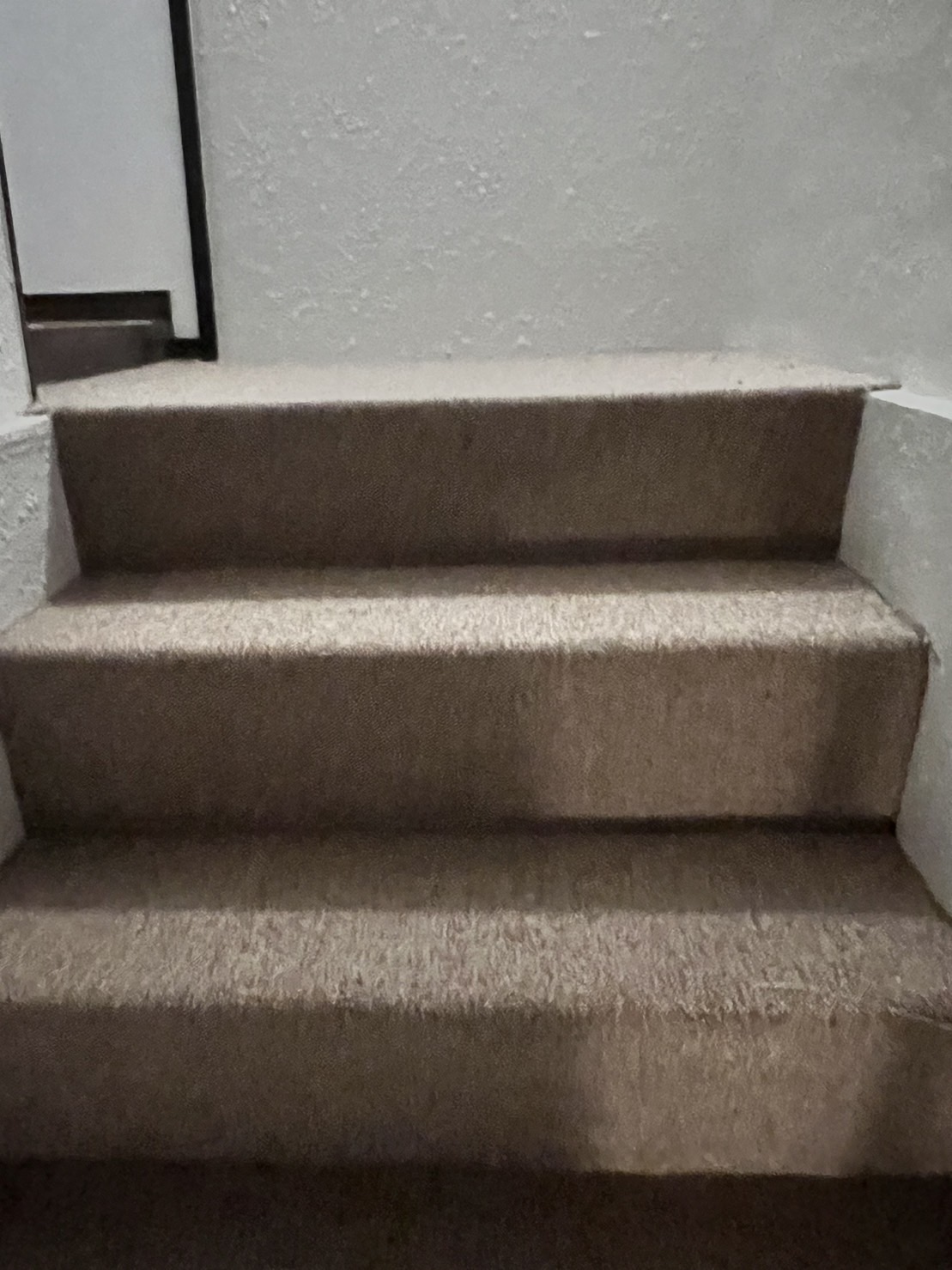 階段 カーペット 施工後