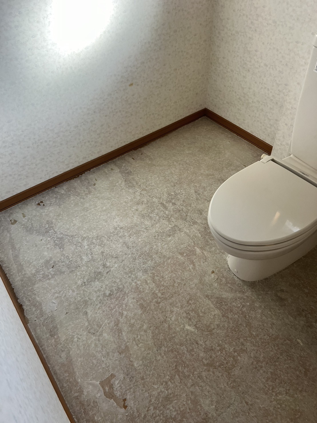 トイレ床 古いクッションフロア剥がし
