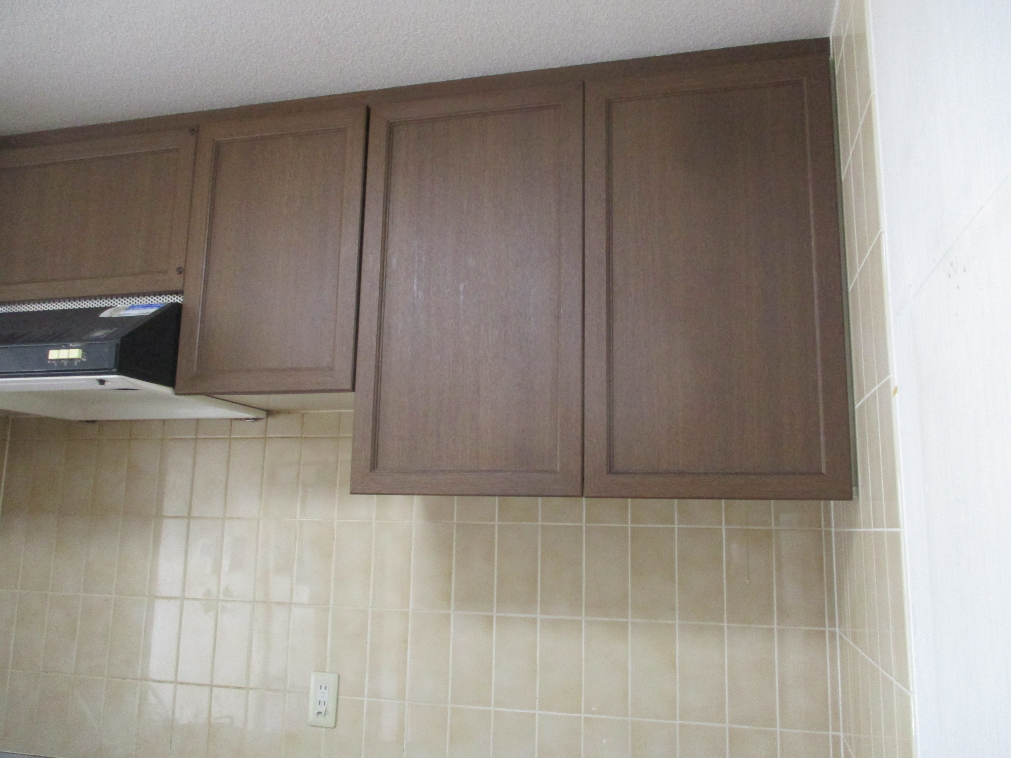 キッチン吊戸棚 施工前