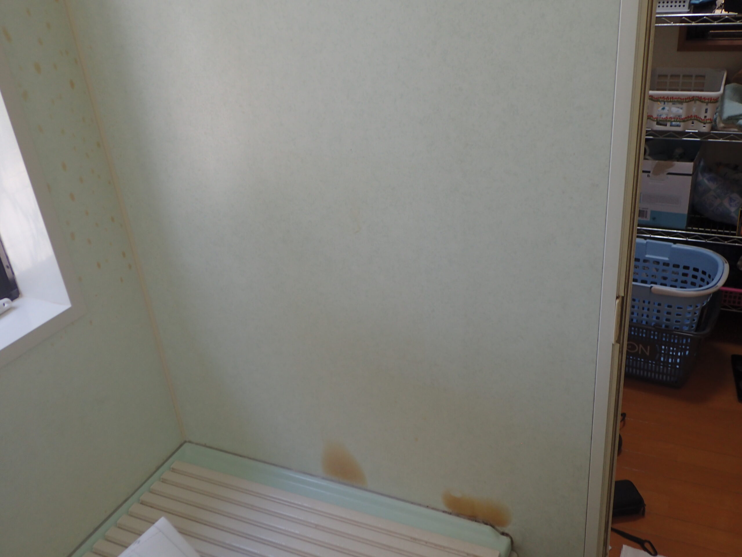 町田市浴室リフォーム施工前 手すりがない浴槽周り