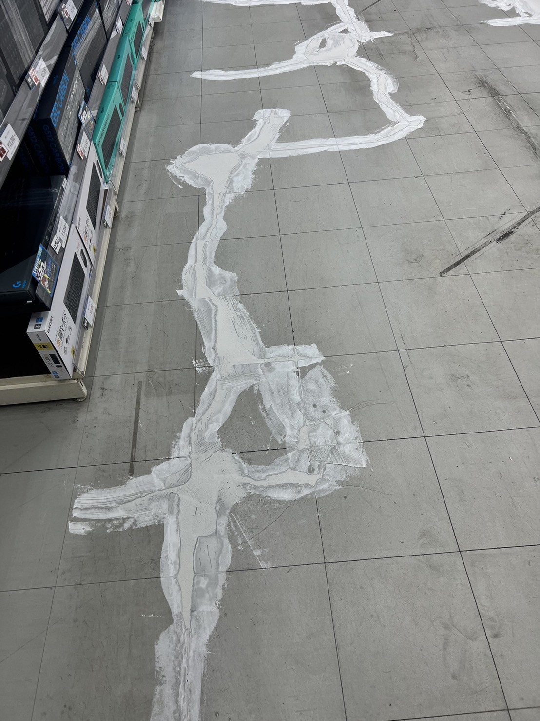 町田市店舗床リフォーム施工中 下地処理 パテ埋め