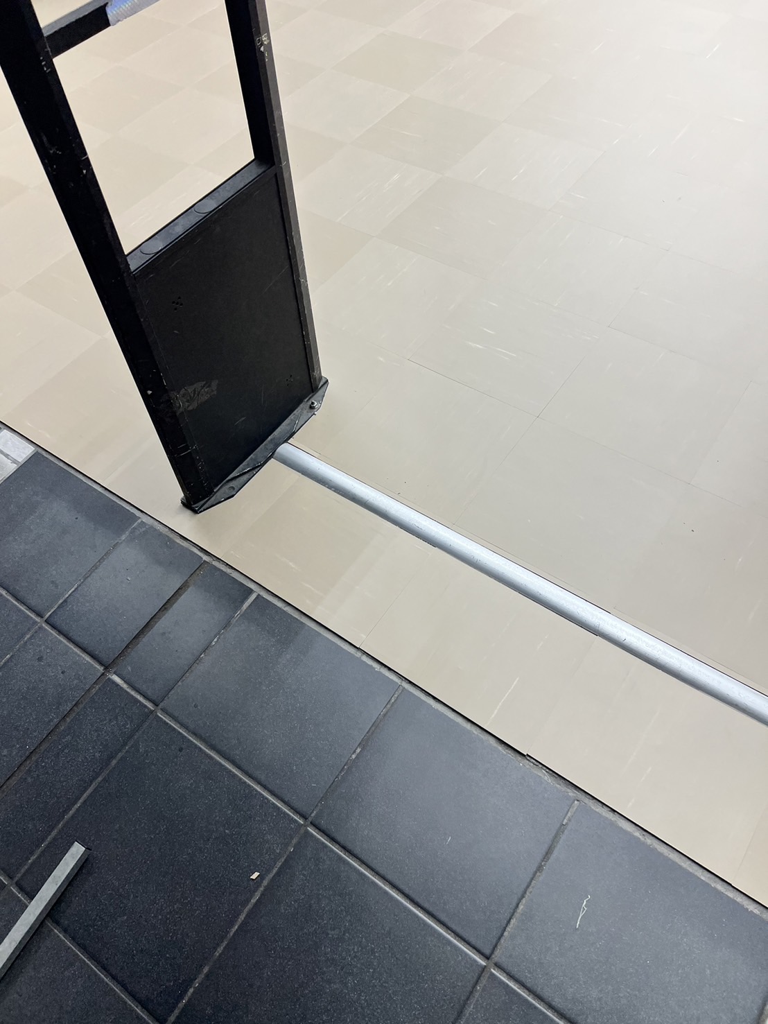 町田市店舗床リフォーム施工後 上貼り完了