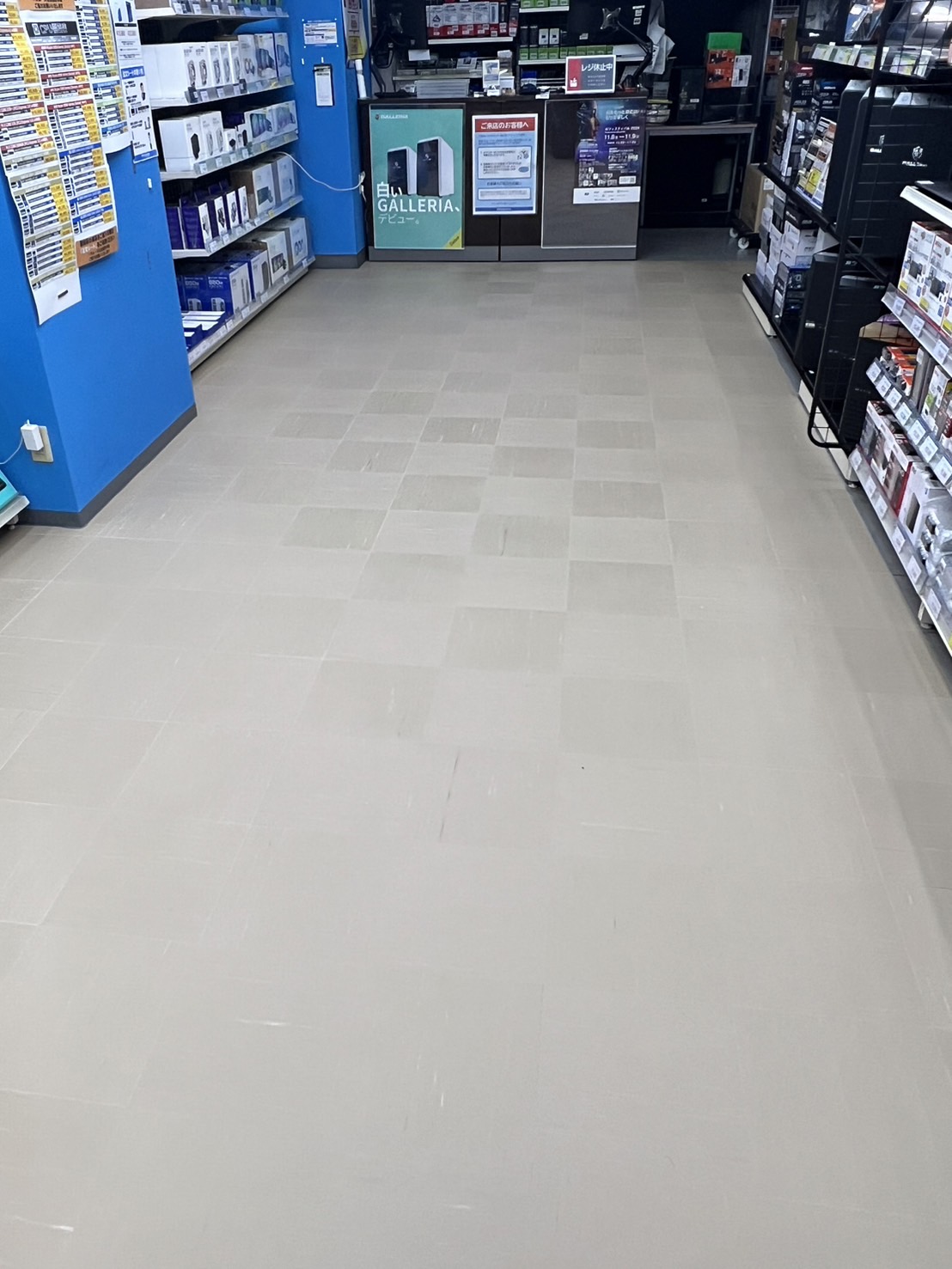 町田市店舗床リフォーム施工後 端のカット処理