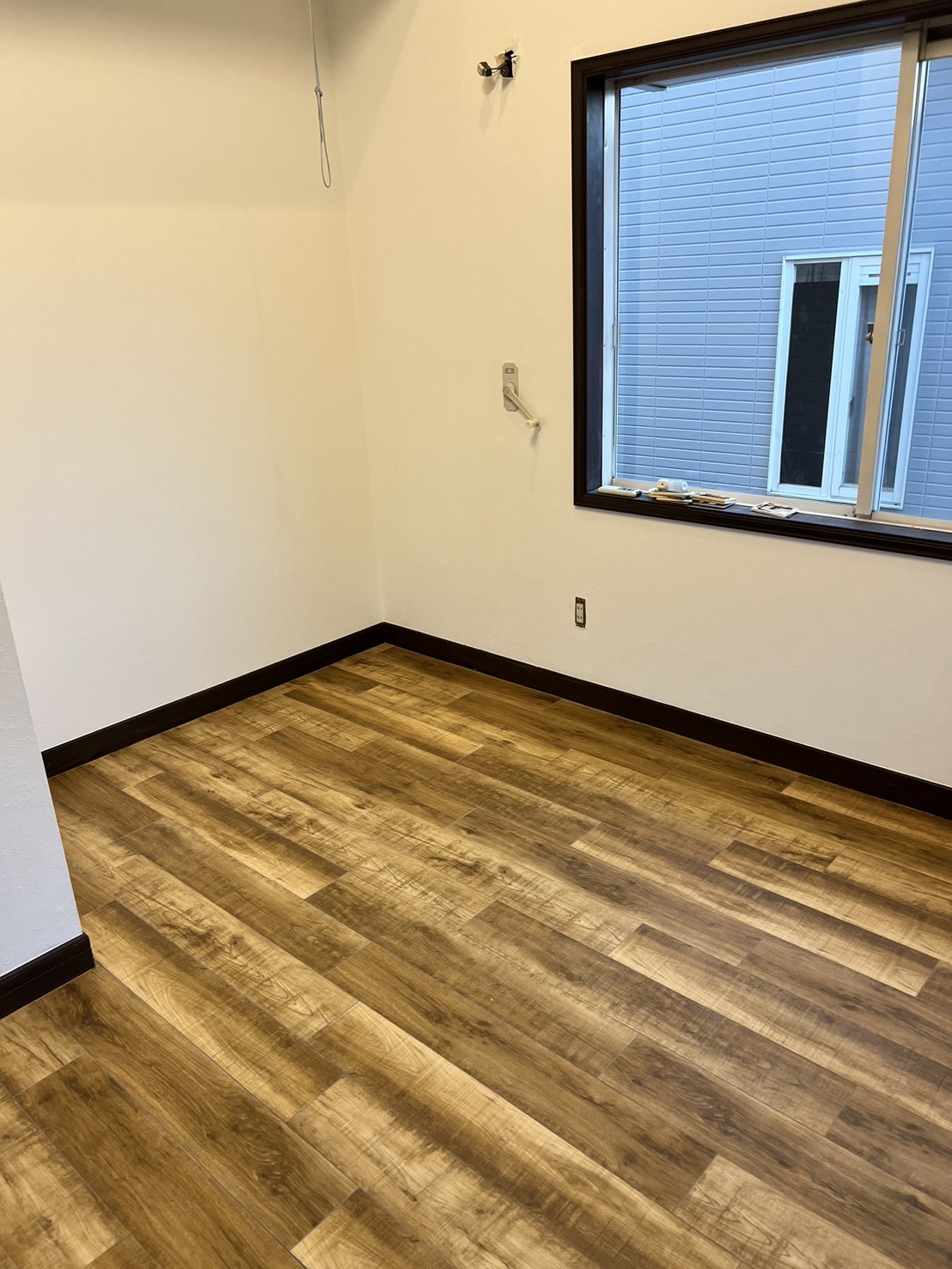 町田市床張替えリフォーム施工後 サンゲツ フロアタイル WD-2130 ハーベストオーク