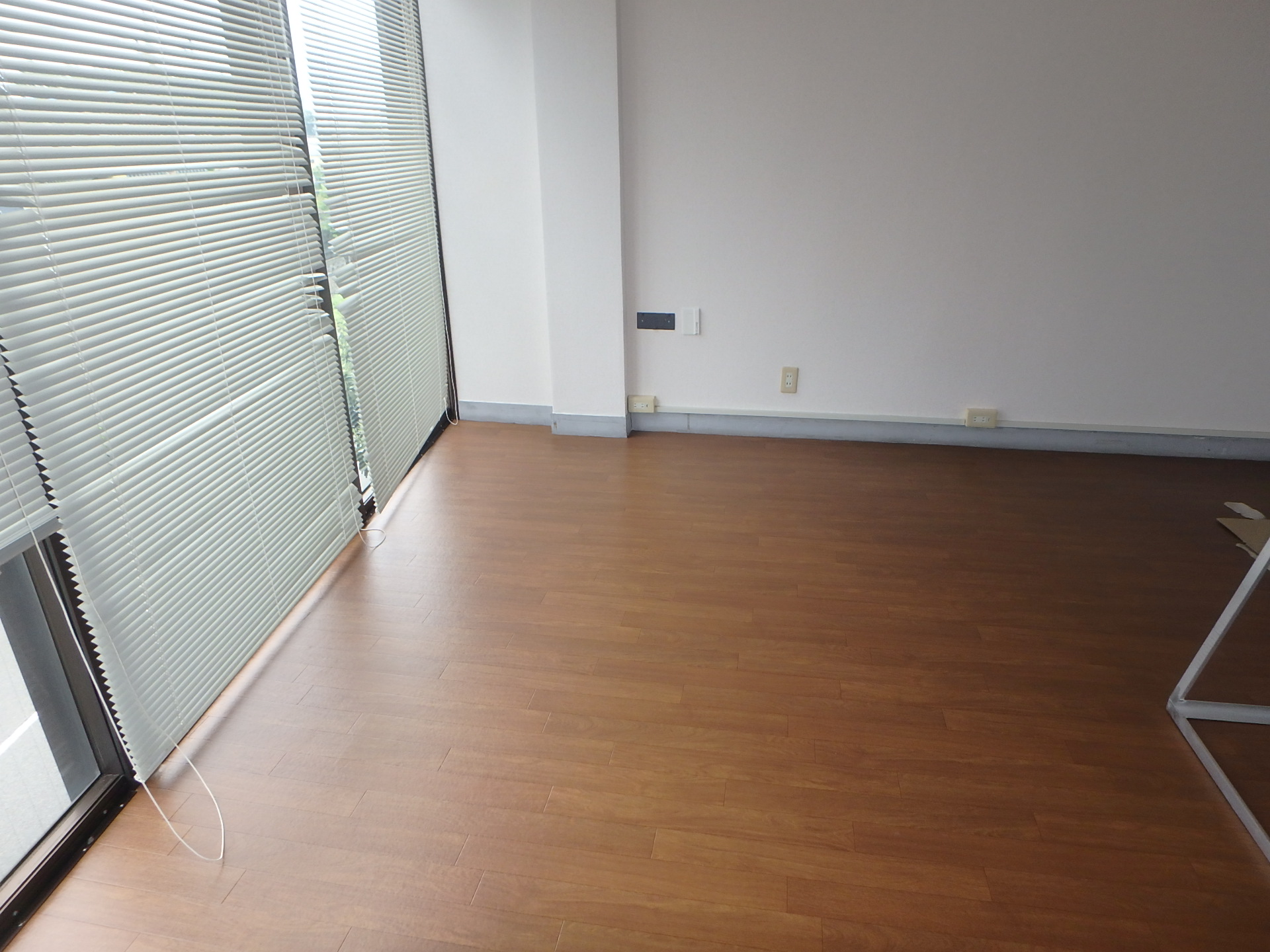 町田市カーペット施工前 綺麗なフローリング