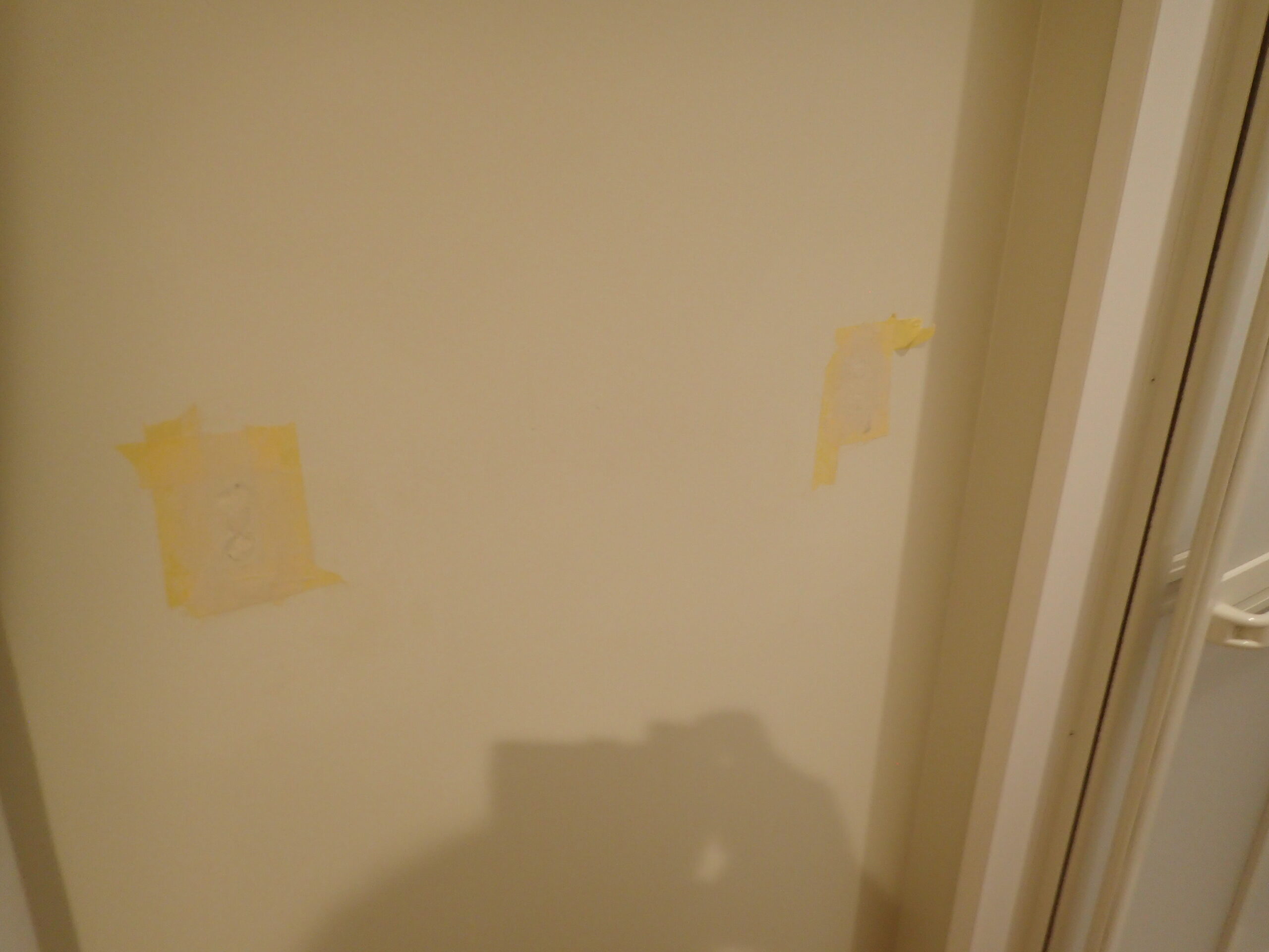 町田市壁穴補修 パテ処理の様子