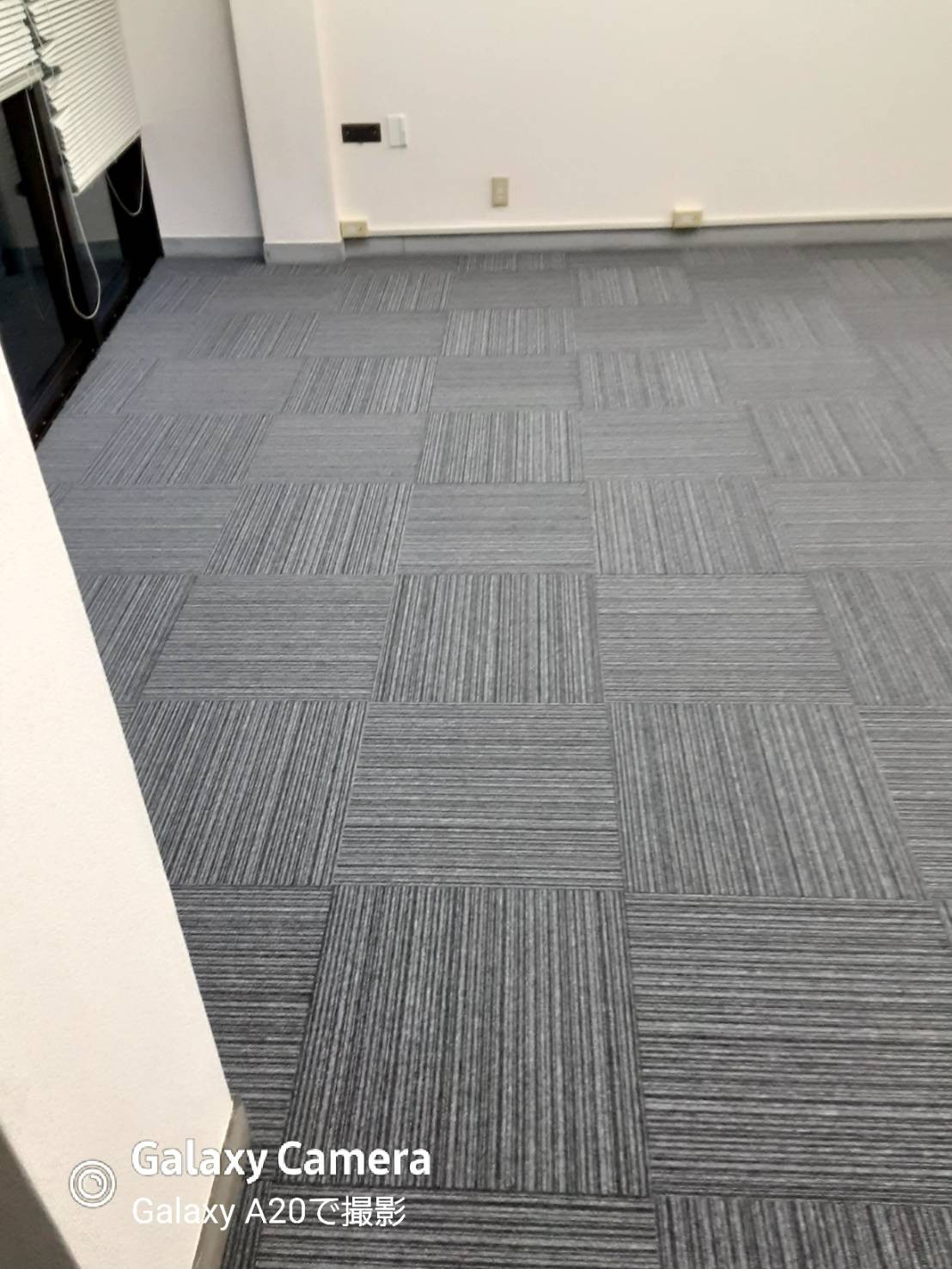 町田市タイルカーペット施工後 サンゲツ NT-303V