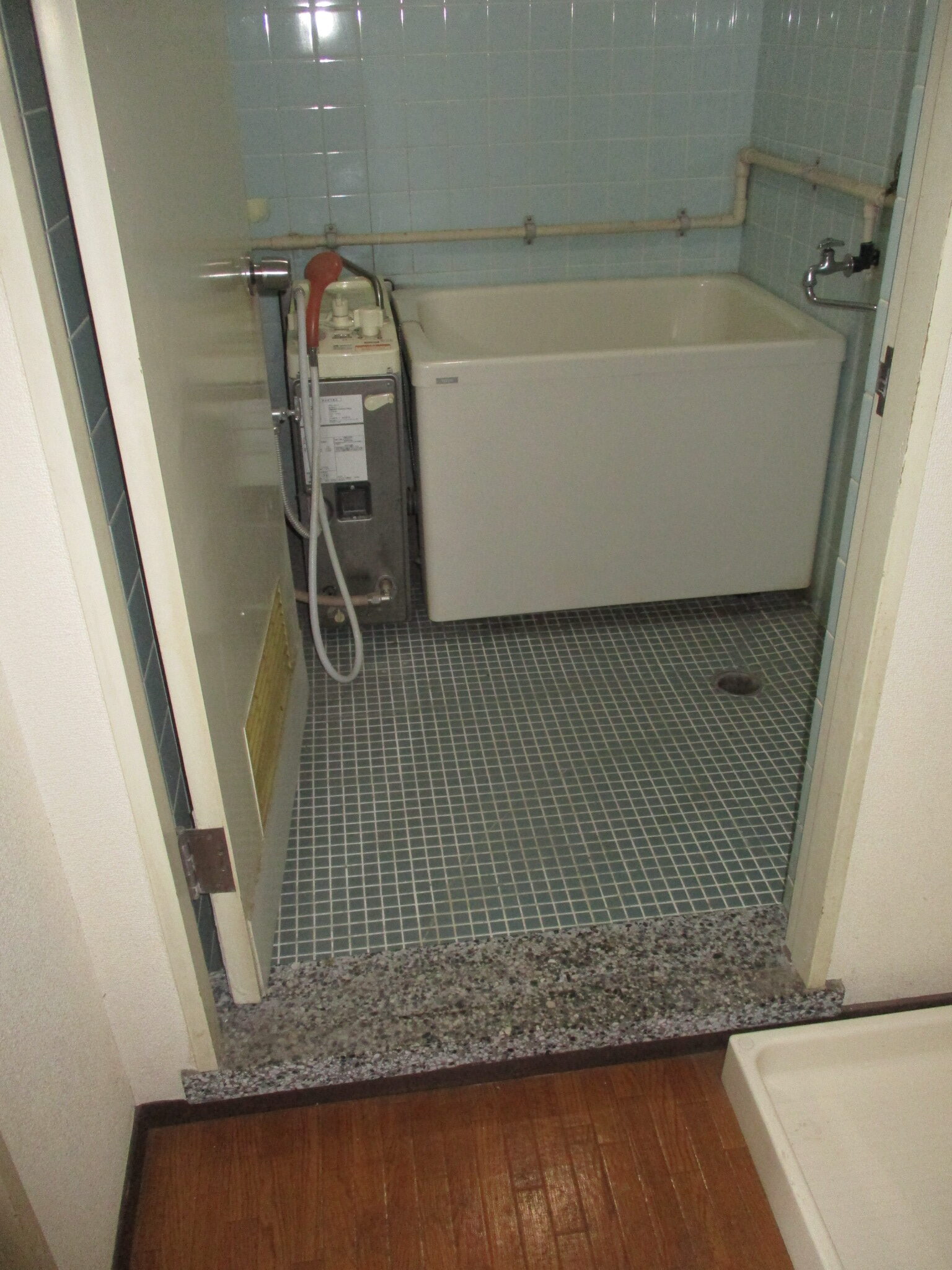 町田市浴室リフォーム施工前 タイルのお風呂1